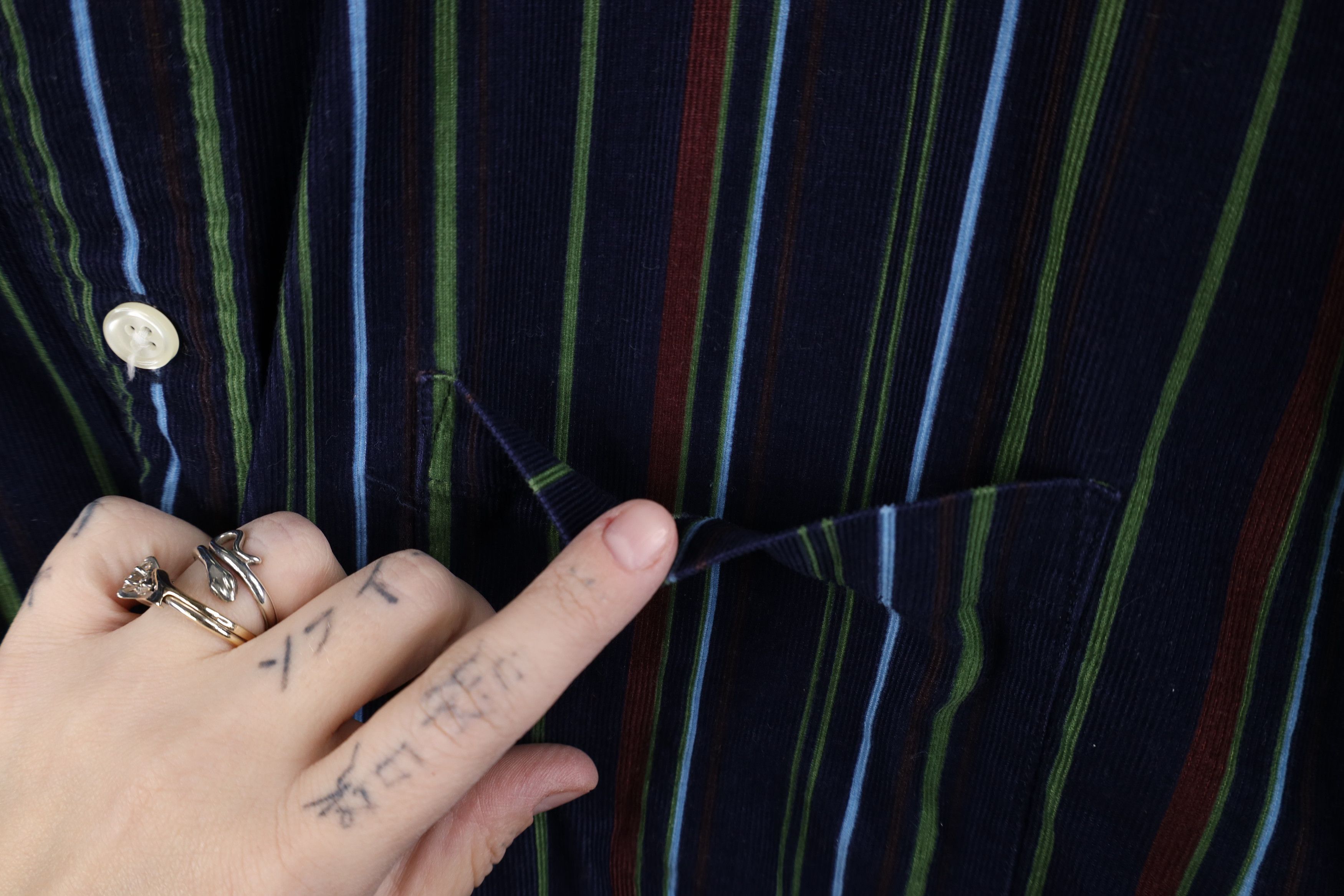 Vintage Vintage 90s Y2K Streetwear Corduroy Collared Button Shirt Size US XL / EU 56 / 4 - 4 Thumbnail