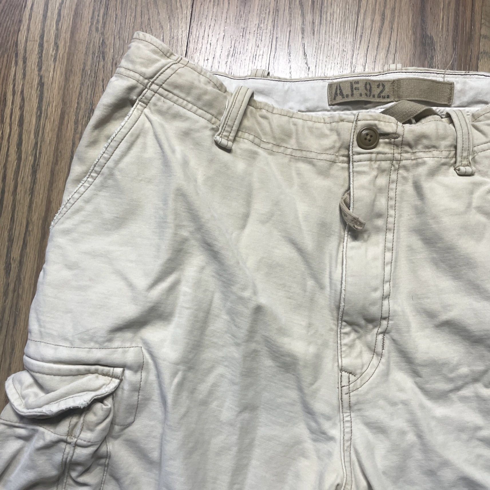 Abercrombie & Fitch VINTAGE Abercrombie & Fitch Cargo Shorts Men’s SZ 34 Beige 7 Pocket Distressed Heavy Pockets Y2K VTG Mens Size US 34 / EU 50 - 2 Thumbnail