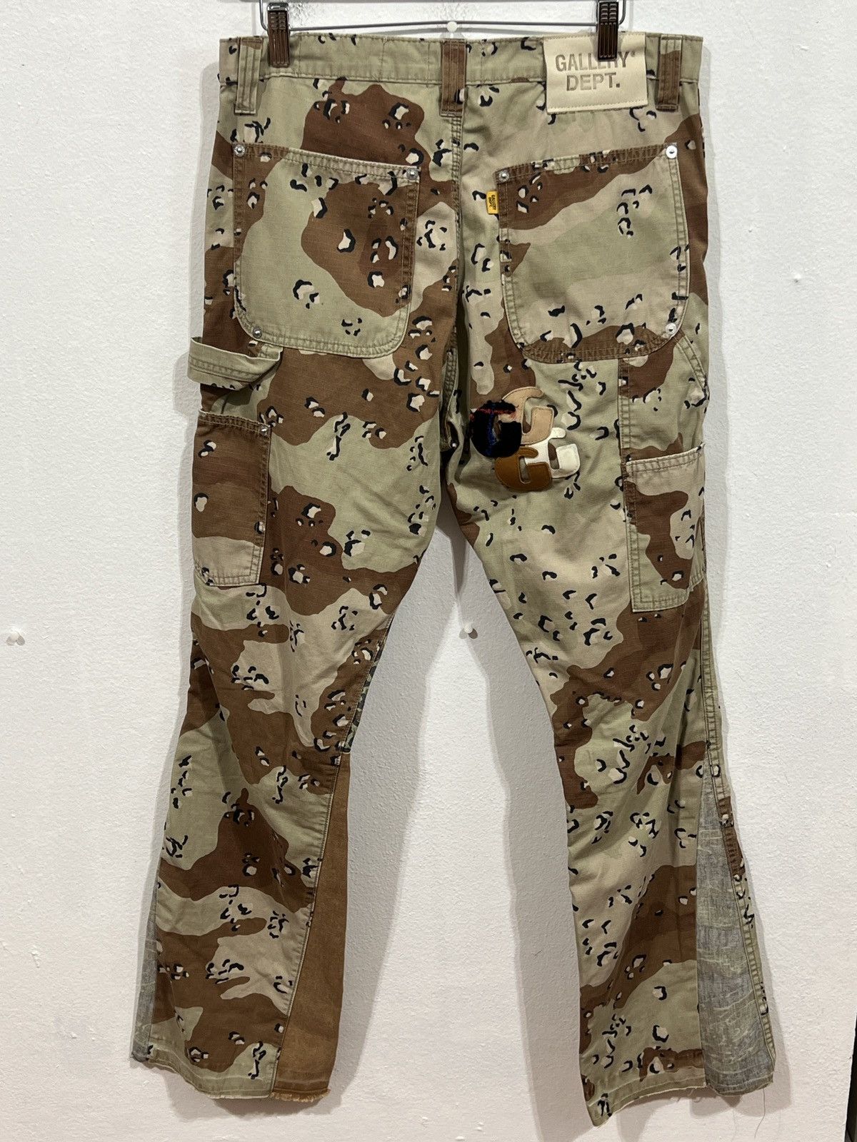 Gallery Dept. Gallery Dept. Desert Camo G Patch Jeans 33/32 Size US 33 - 4 Thumbnail