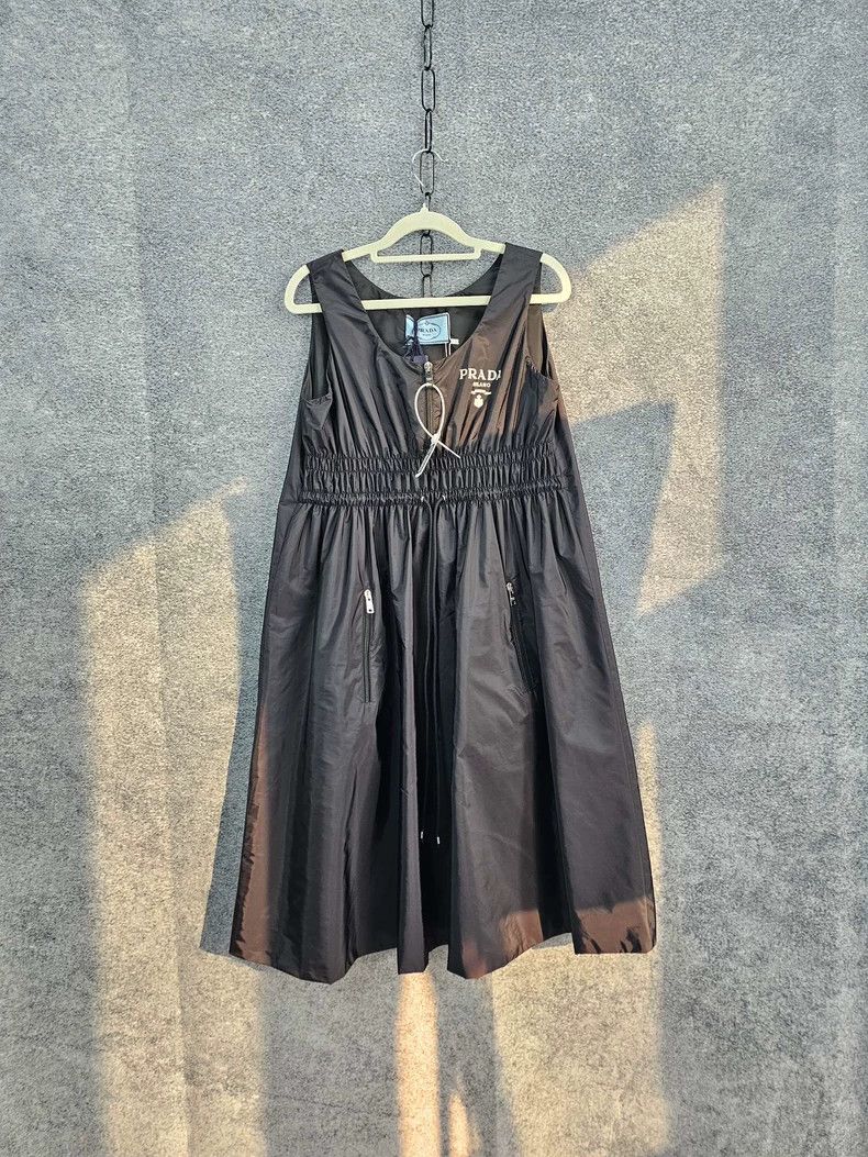 Prada New Prada Dress in Size 38 Size 38" / US 16 / IT 52 - 1 Thumbnail