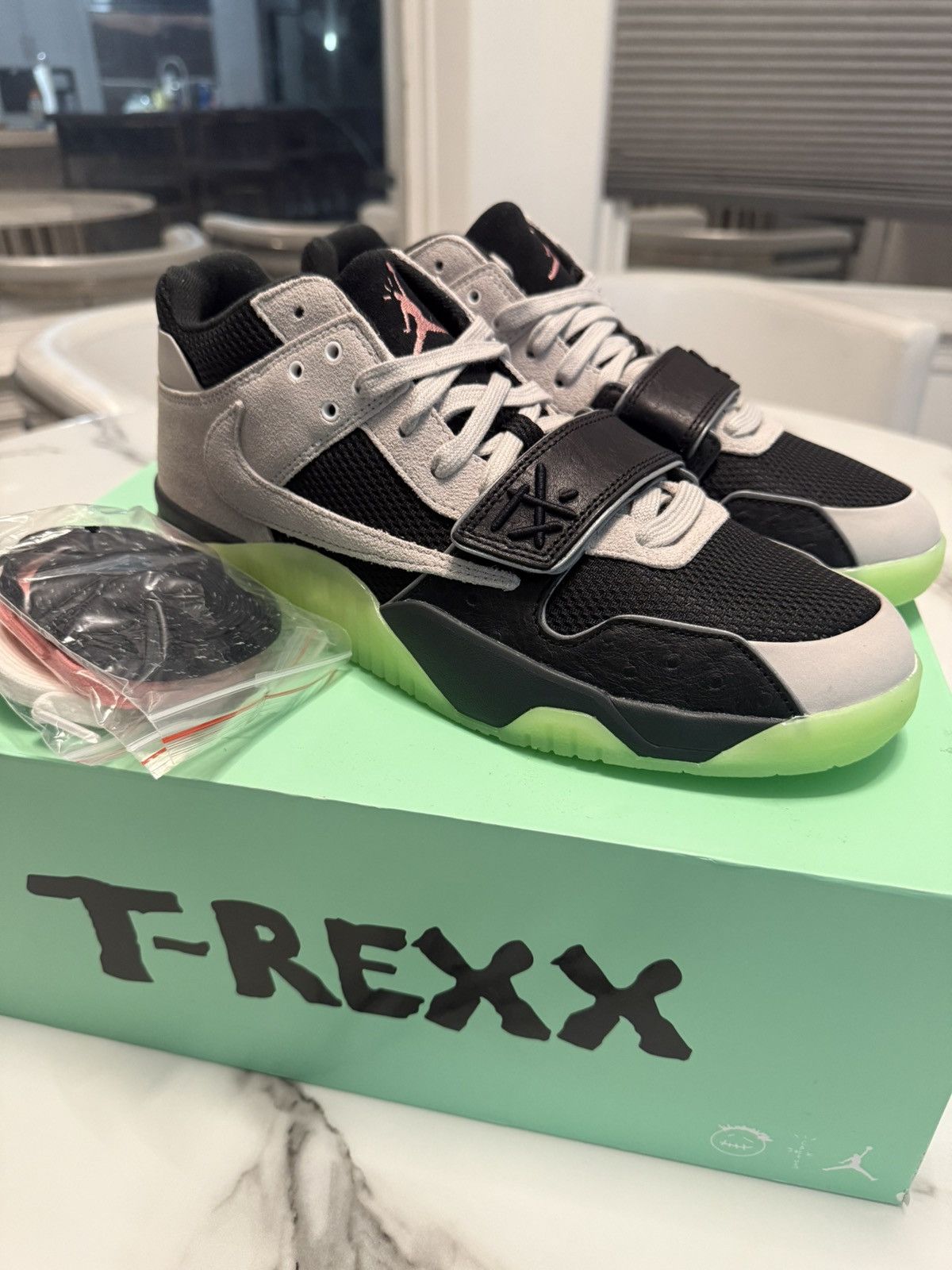 Jordan Brand × Travis Scott Cactus Jack Travis Scott T-Rexx Og Chase B Size US 10.5 / EU 43-44 - 1 Thumbnail