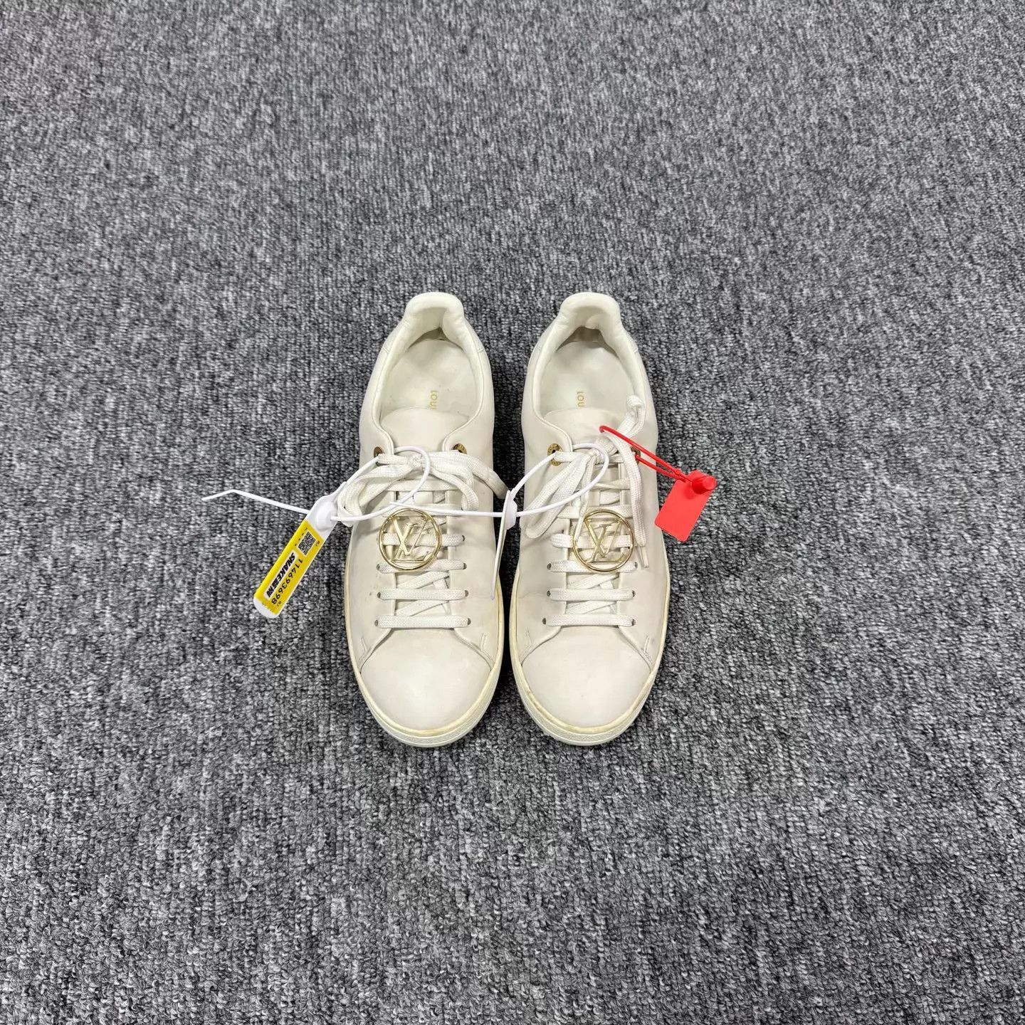 Louis Vuitton LV White Metallic Logo Low-Top Sneaker 38 97 New Size US 7.5 / IT 37.5 - 3 Thumbnail