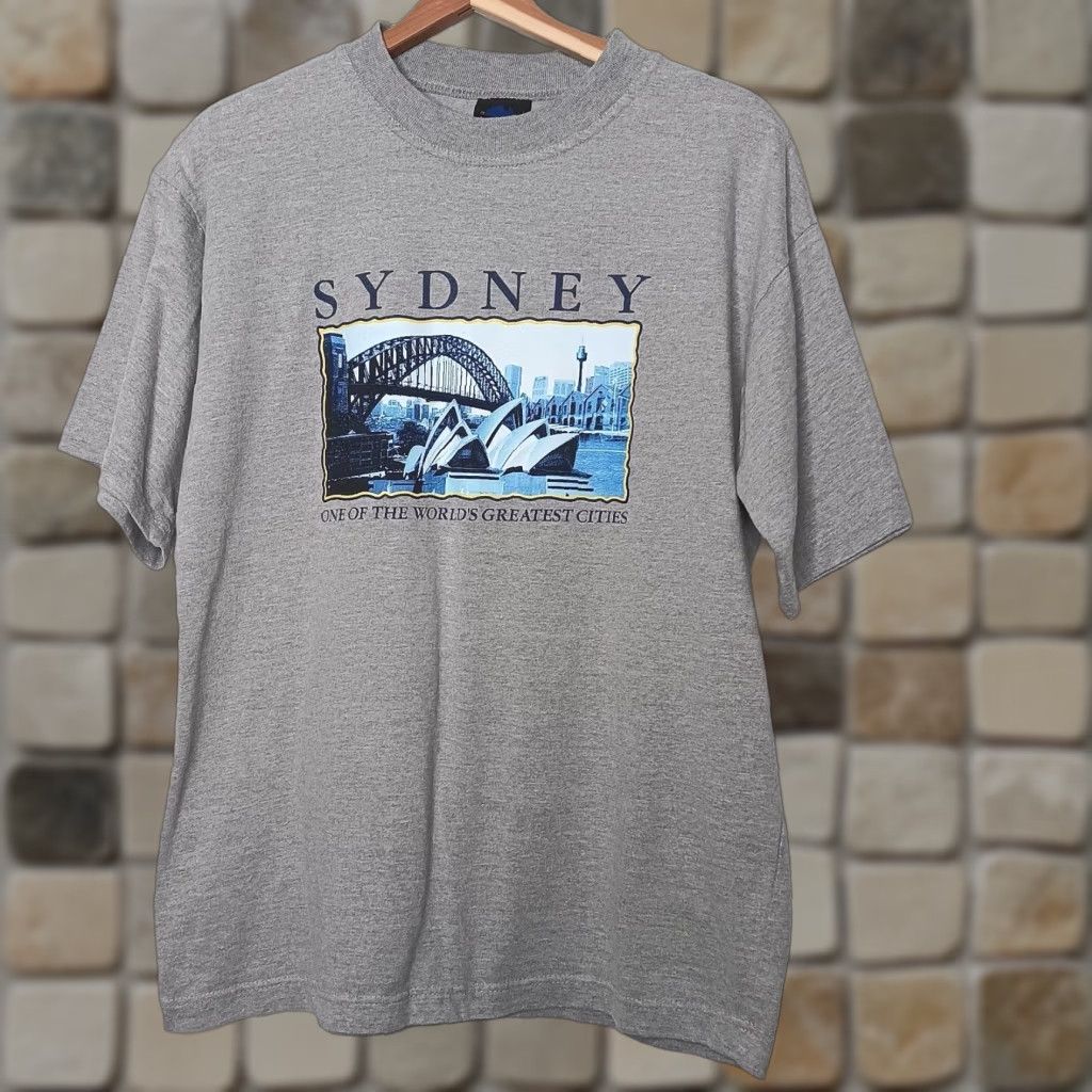 Vintage VINTAGE Samsousan Sydney Australia Mens L T Shirt Gray Skyline Travel Graphic Print Crew Neck Short Sleeve Cotton Knit Australia GT Size US L / EU 52-54 / 3 - 1 Thumbnail