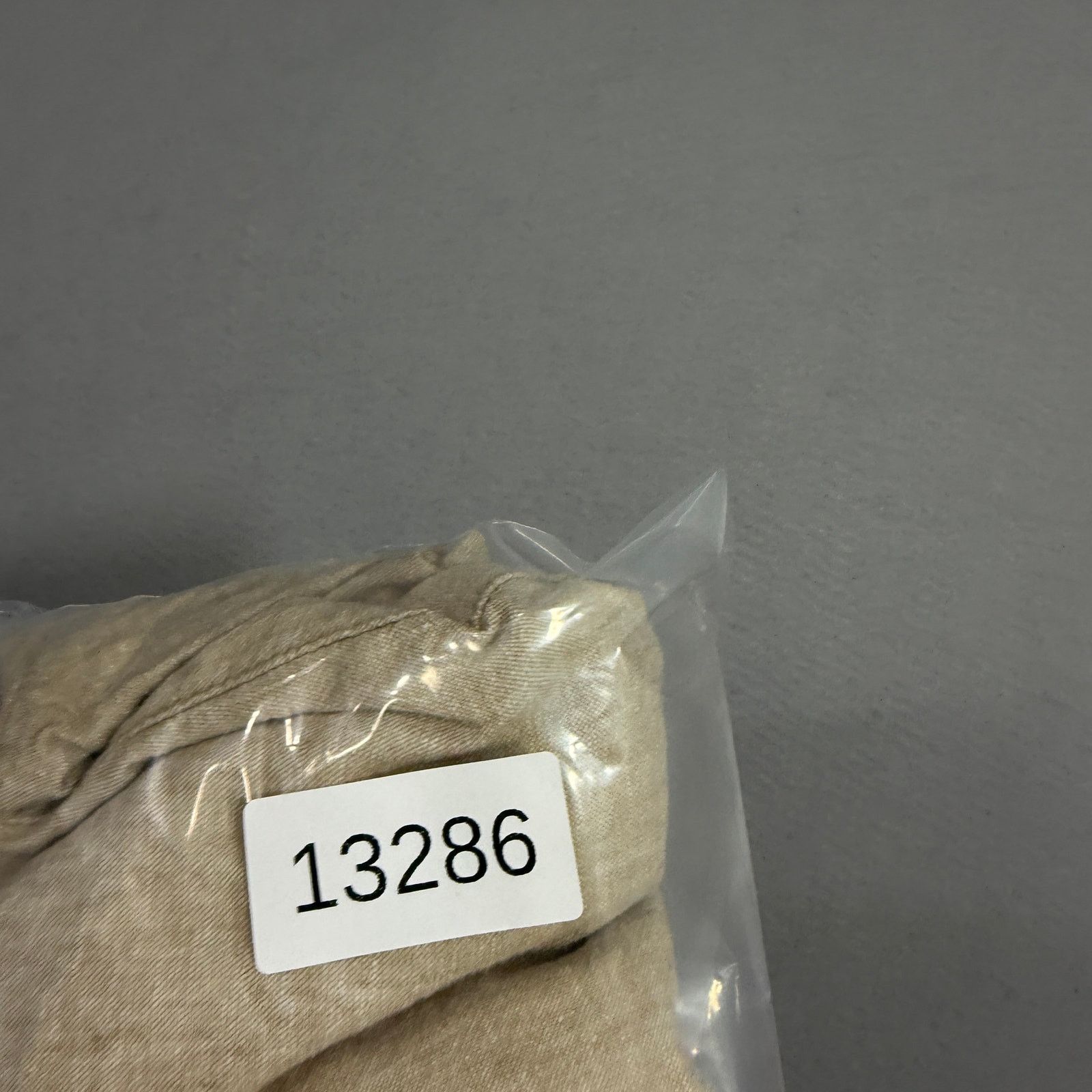 Armani Exchange Armani Exchange Shorts 36 Tan 12" Inseam A/X Linen Blend Size US 36 / EU 52 - 11 Thumbnail