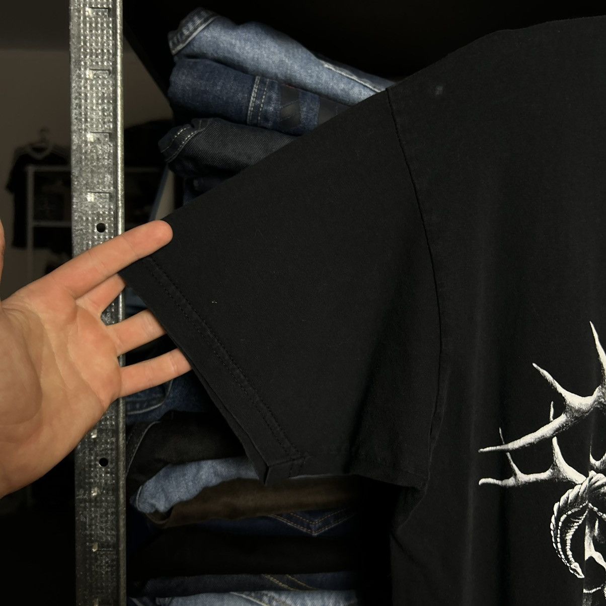 Band Tees Vintage Wolf Heart Big Logo Rock Band 2000’s tee size L Size US L / EU 52-54 / 3 - 4 Thumbnail