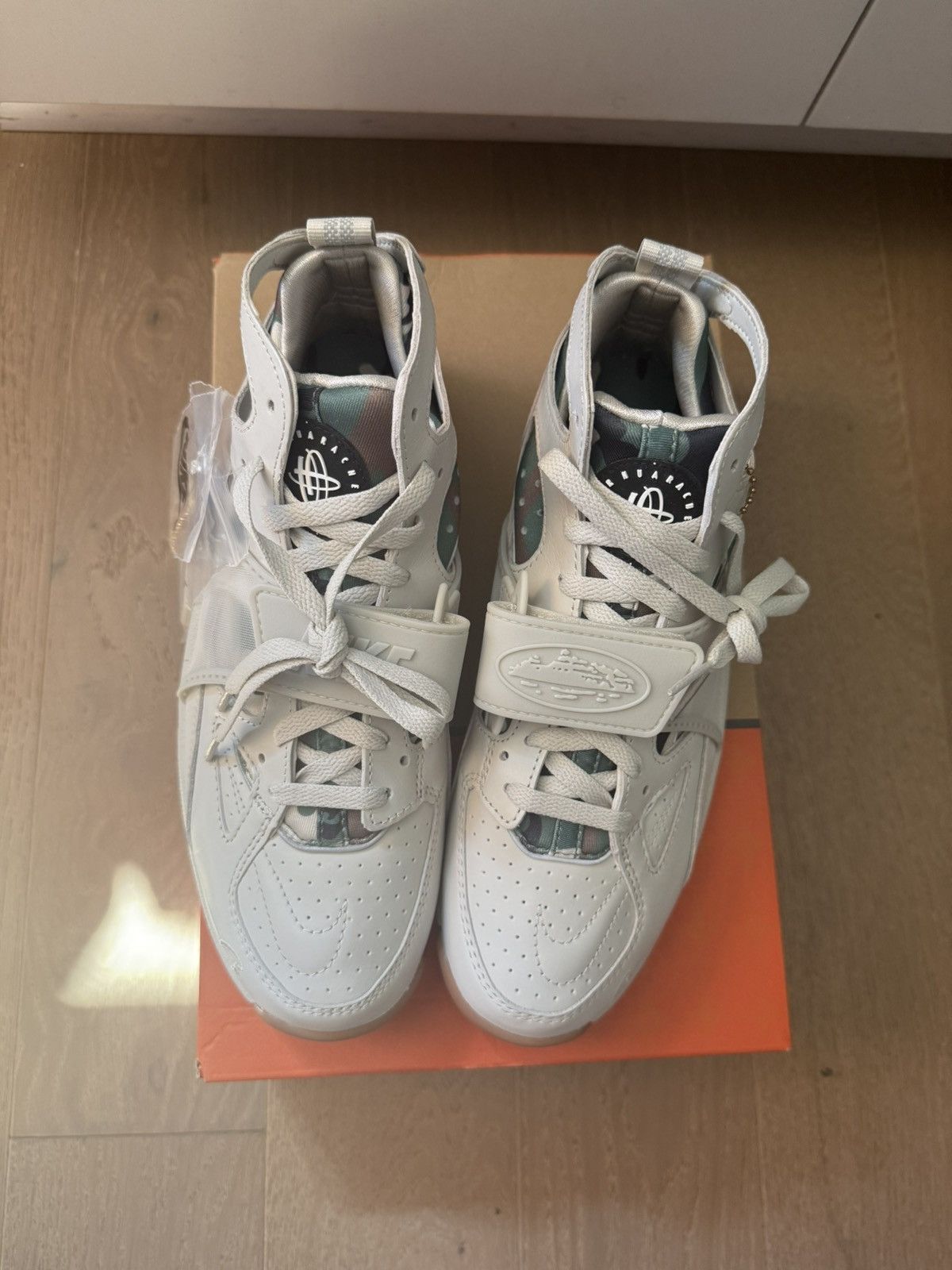 Corteiz × Nike Size 8.5 US Nike Corteiz x Air Trainer Huarache Light Bone Size US 8.5 / EU 41-42 - 5 Thumbnail