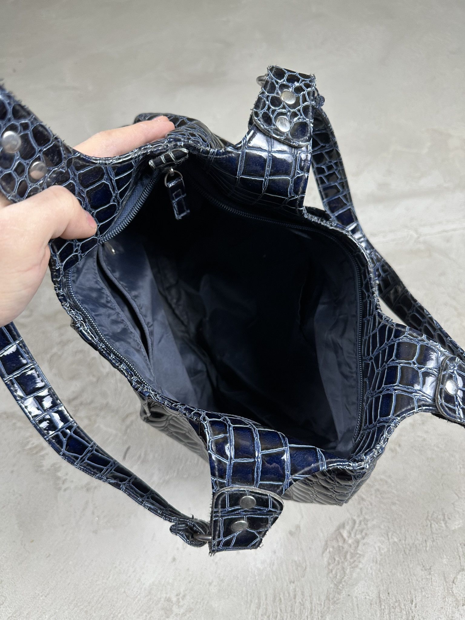 Japanese Brand Vintage Y2k Avant Garde Fux Leather Japanese Shoulder Bag Size ONE SIZE - 8 Thumbnail
