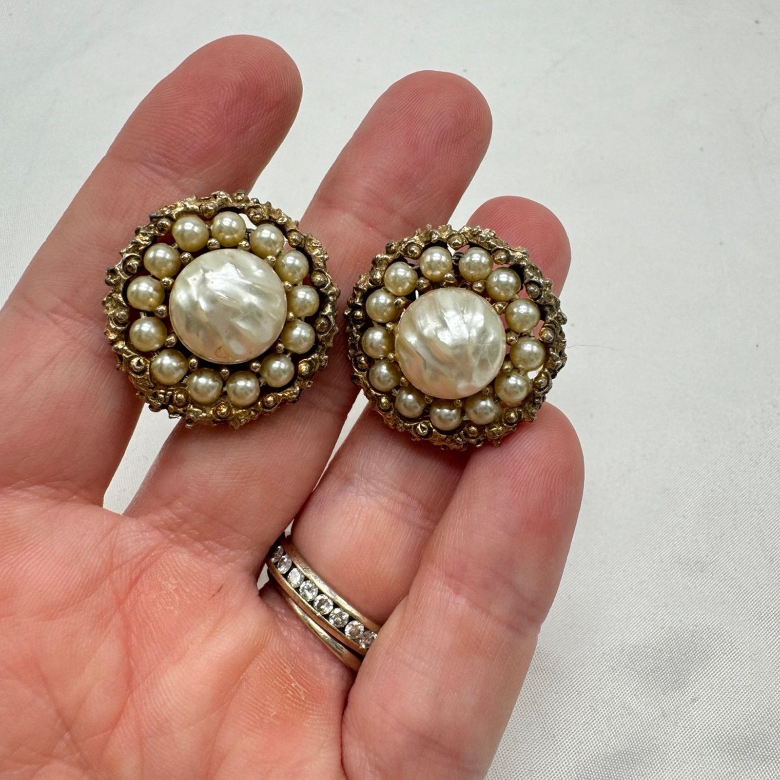 NBDN Nobrandedon VTG Kramer pearl button earrings Size ONE SIZE - 3 Thumbnail