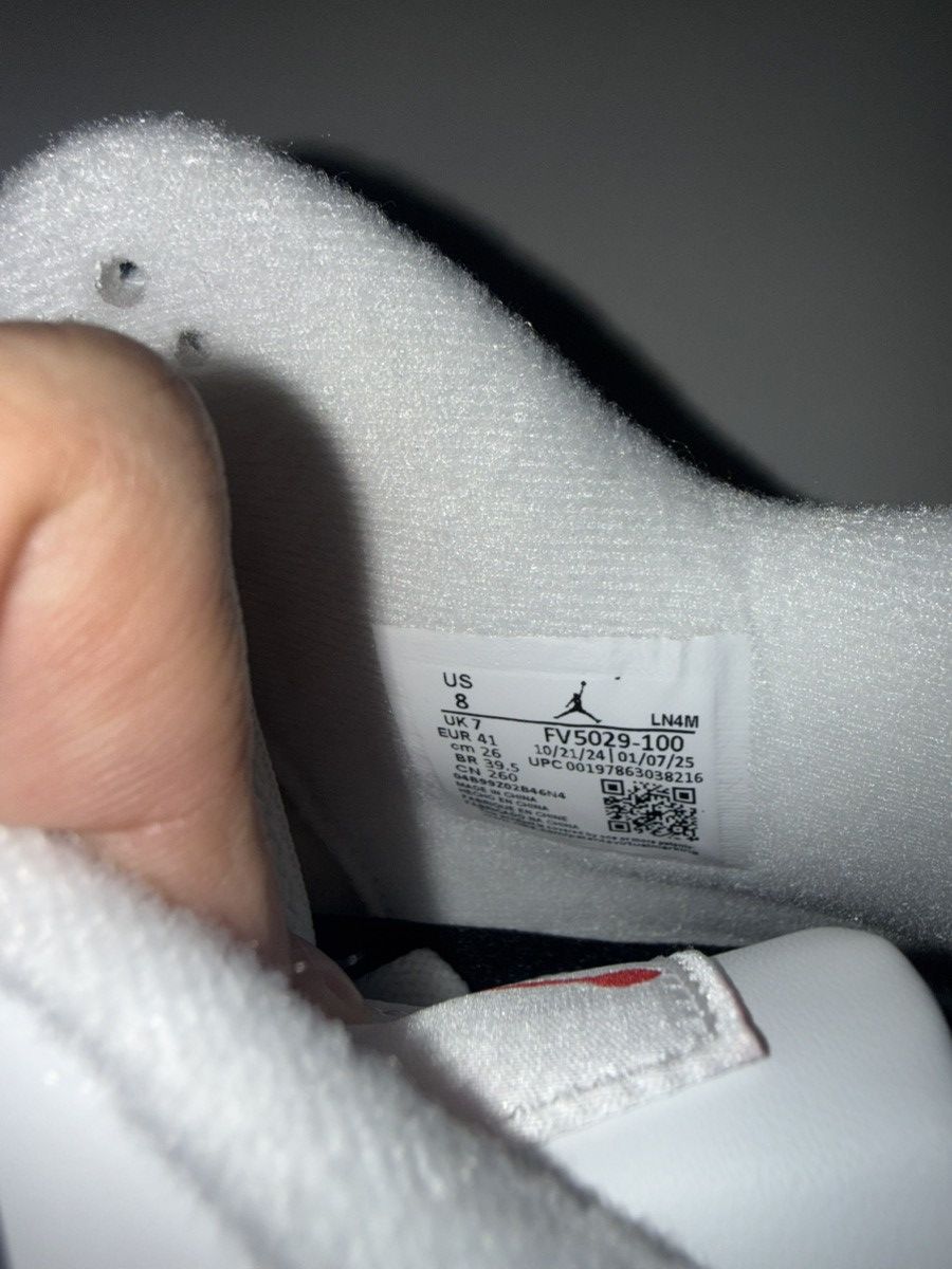 Jordan Brand Air Jordan 4 Retro OG 2025 White Cement FV5029-100 Men’s Size US 8 / EU 41 - 9 Thumbnail
