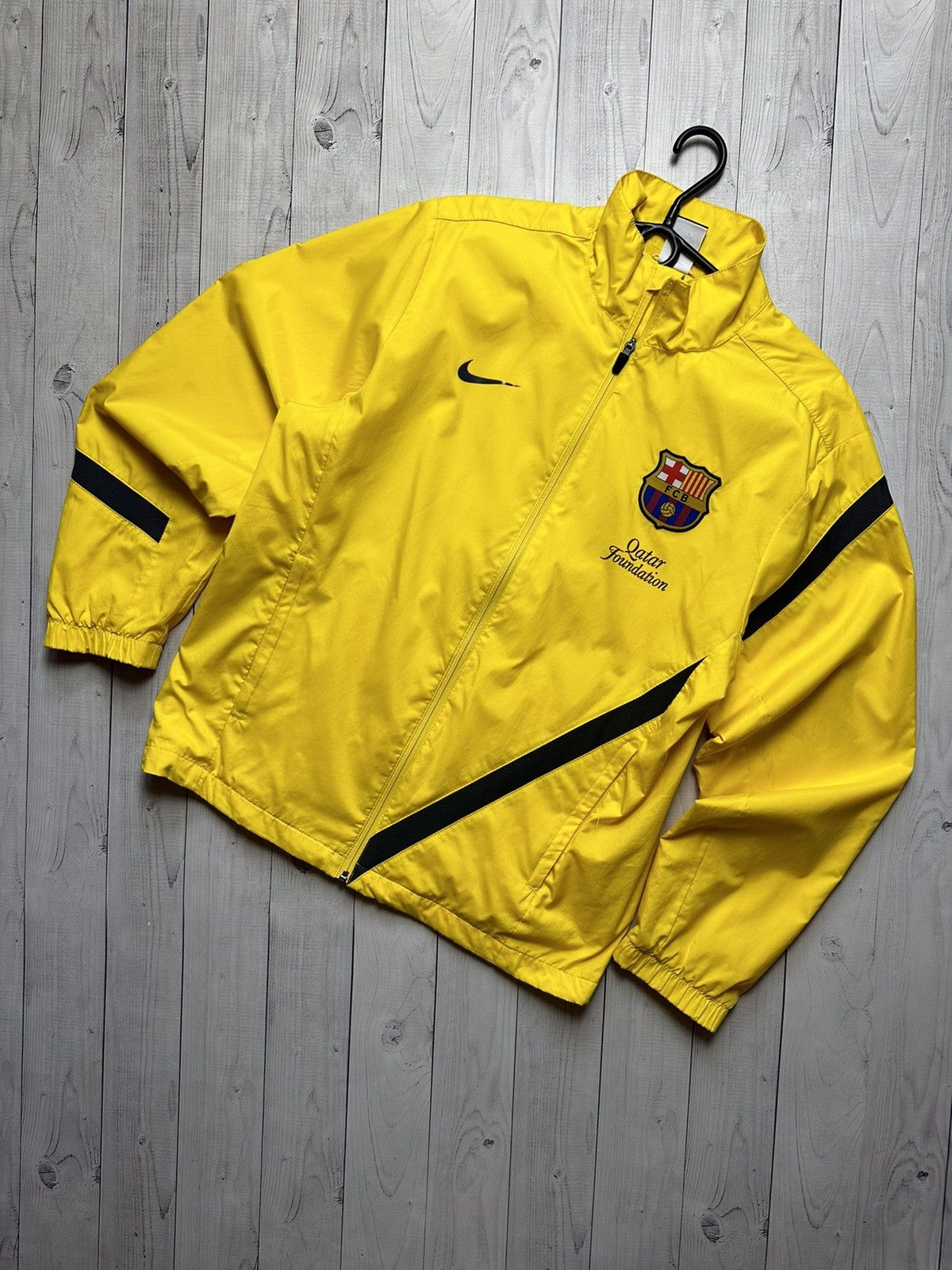 Nike × Vintage Vintage Nike Barcelona soccer track jacket size M yellow Size US M / EU 48-50 / 2 - 1 Thumbnail