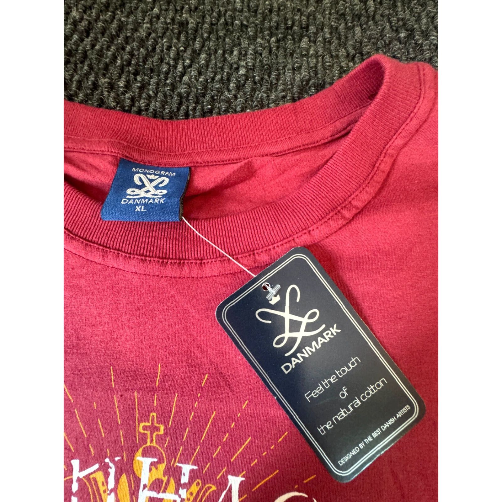 Vintage Monogram Danmark Copenhagen Proud Capital of Denmark Maroon T-Shirt 100% Cotton Size US XL / EU 56 / 4 - 2 Thumbnail