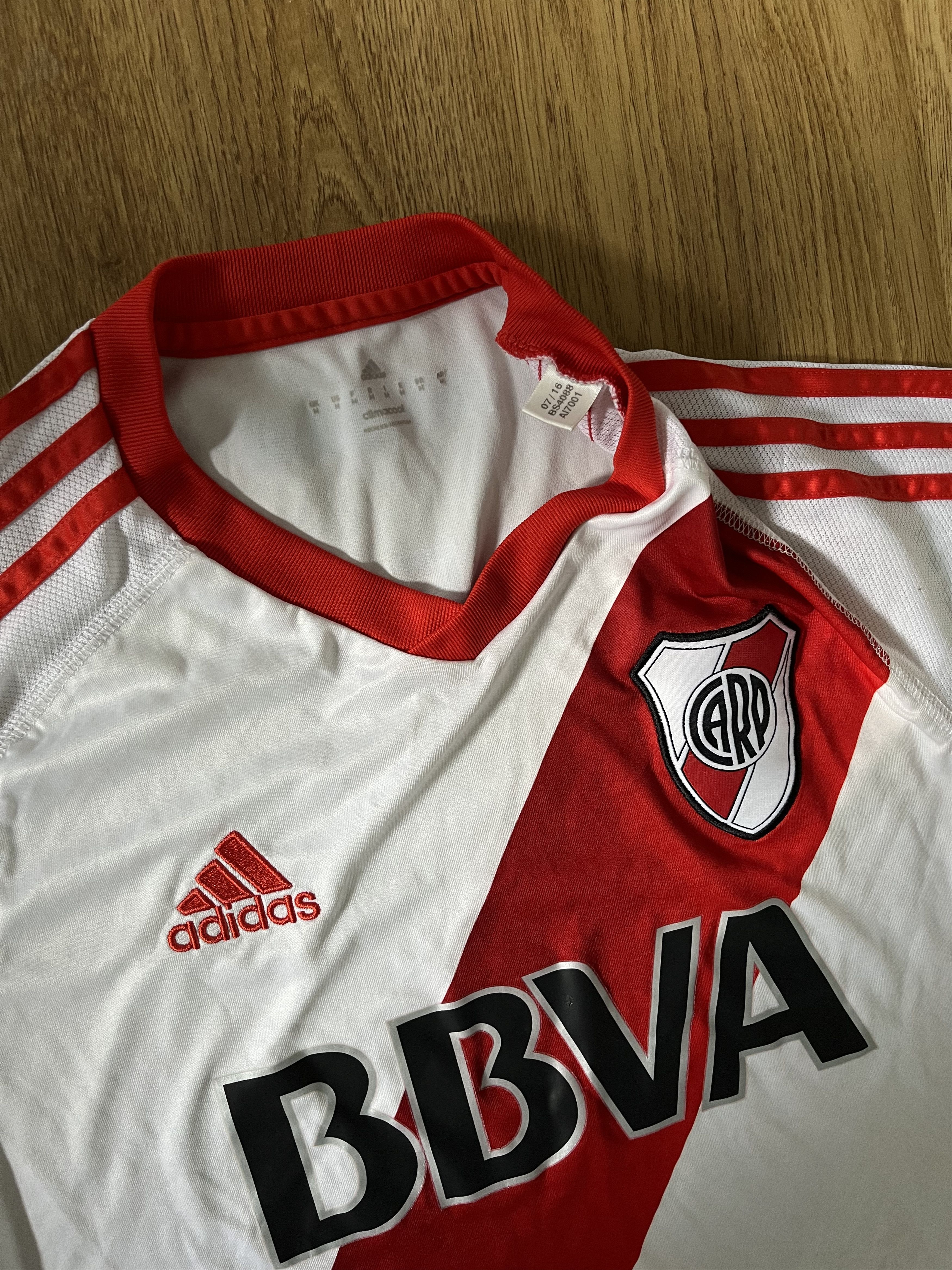 Adidas Adidas River Plate 2016 home football kit Size US M / EU 48-50 / 2 - 3 Thumbnail