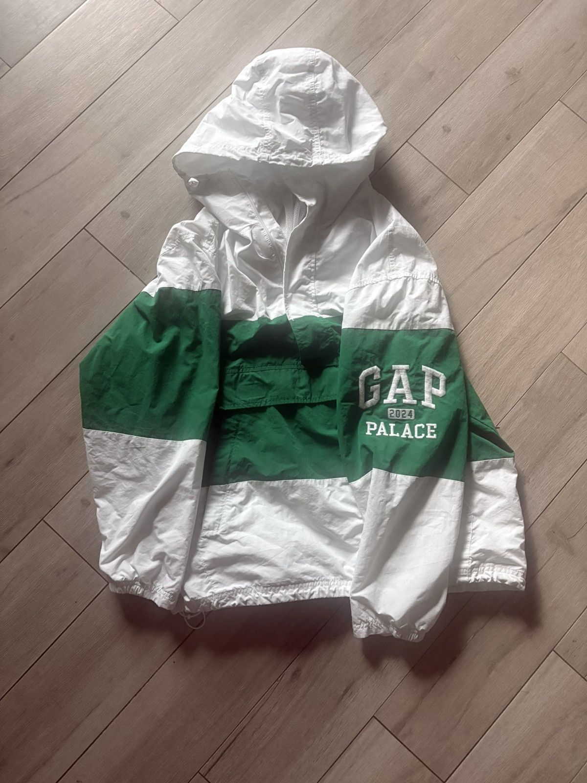 Gap × Palace Palace x Gap Windbreaker 'White/Green' Size US M / EU 48-50 / 2 - 1 Thumbnail