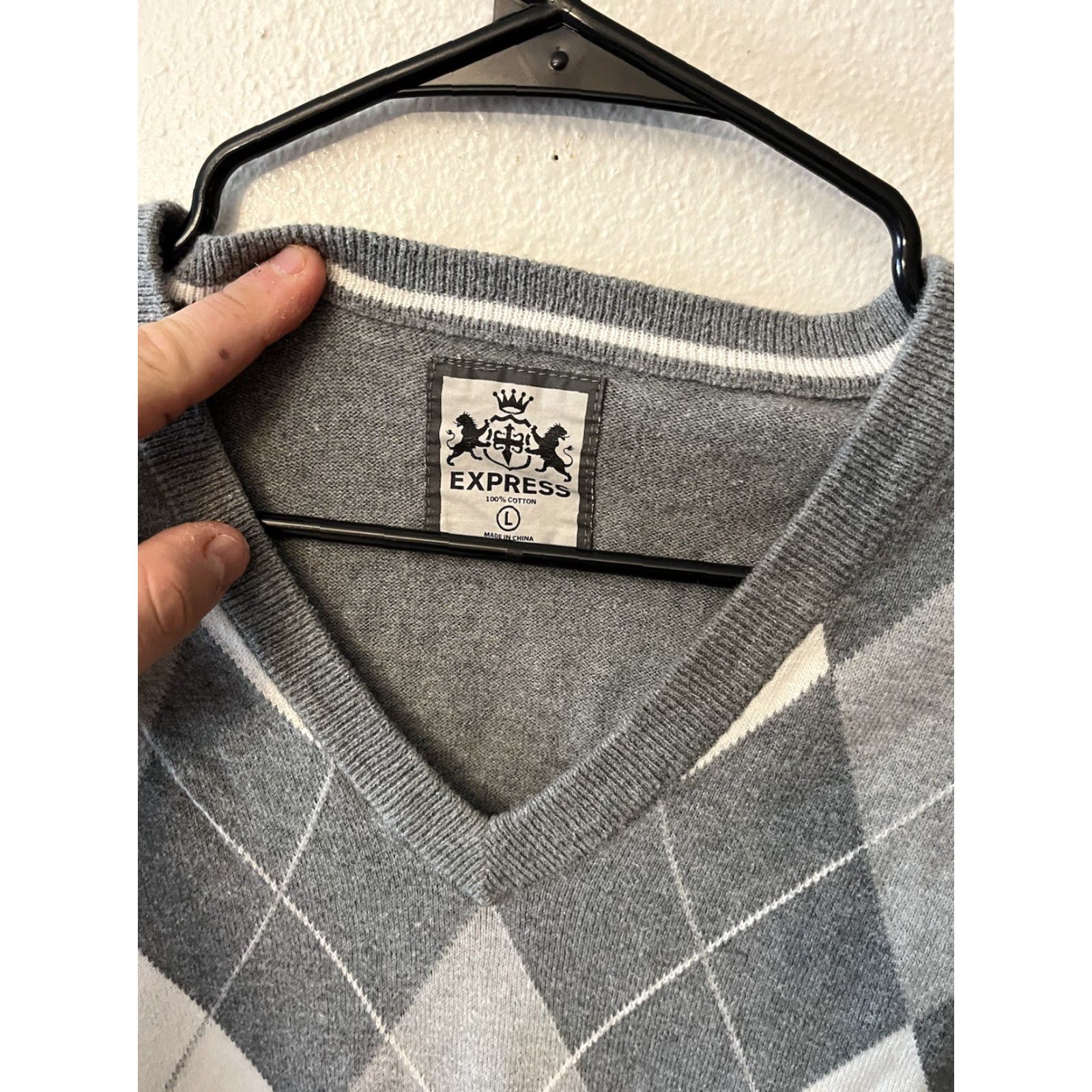 Express EXPRESS Men’s Argyle Sweater Size Large 100% Cotton Gray White Charcoal Pullover Knit Long Sleeve V-Neck Multicolor Casual Mens Sweater Size US L / EU 52-54 / 3 - 2 Thumbnail