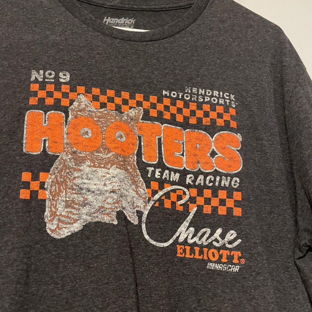 Other Hooters Chase Elliott Hendrick Motorsport Black T Shirt Size US XL / EU 56 / 4 - 2 Thumbnail