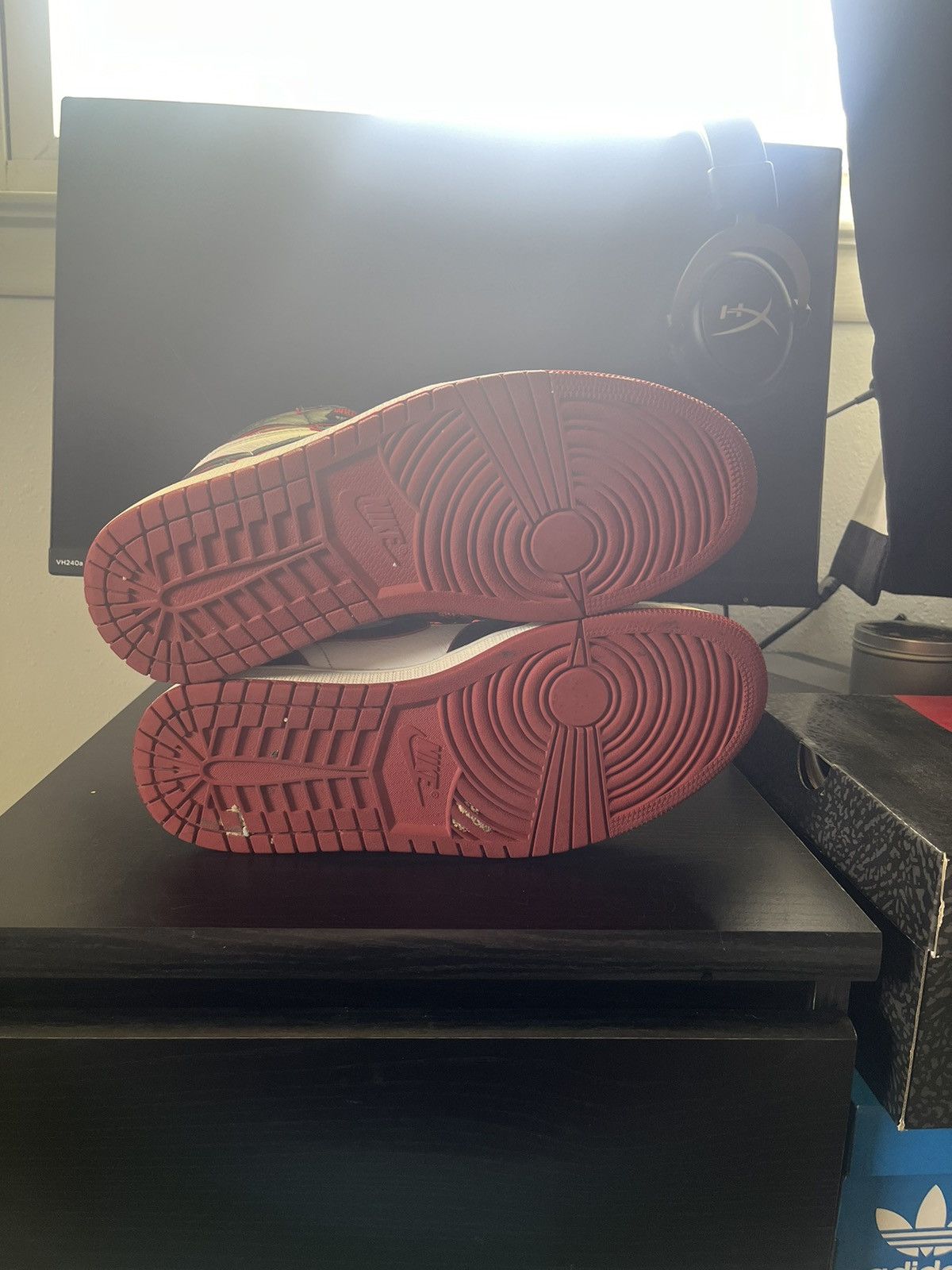 Jordan Brand Jordan 1 Bloodline Size 10.5 Size US 10.5 / EU 43-44 - 6 Thumbnail