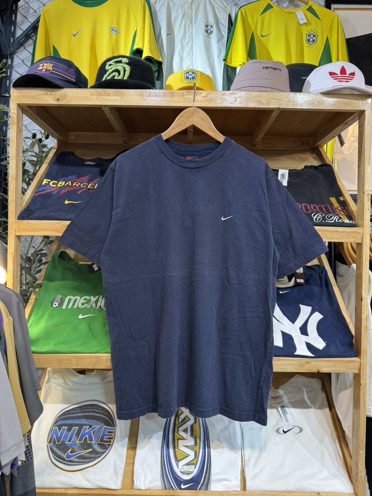 Nike × Vintage Vintage Nike Miniswoosh 90's Navy T-shirt Size US L / EU 52-54 / 3 - 1 Thumbnail