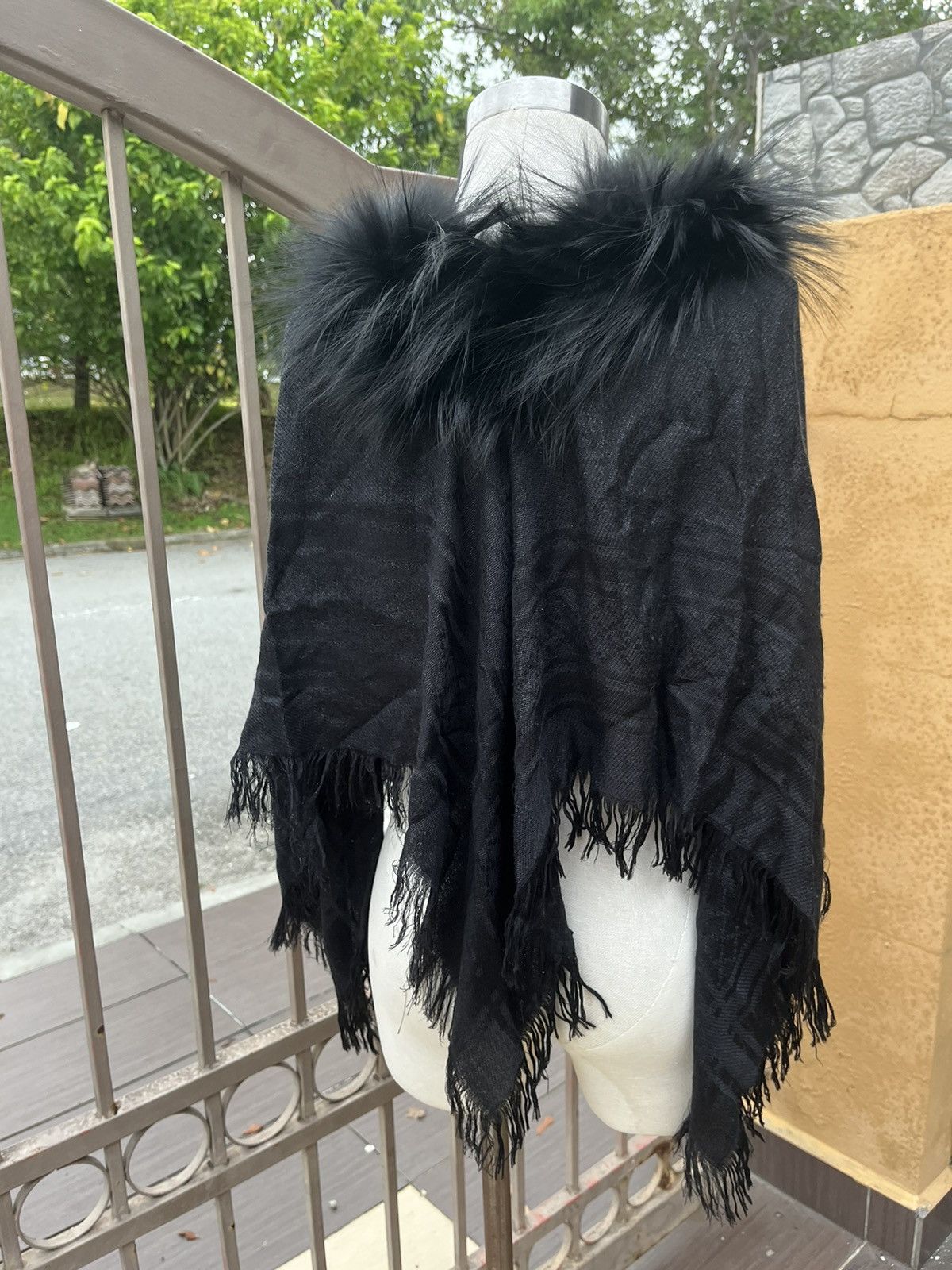 Gucci Tom ford Fox furr -trimmed GG poncho black Size ONE SIZE - 3 Thumbnail