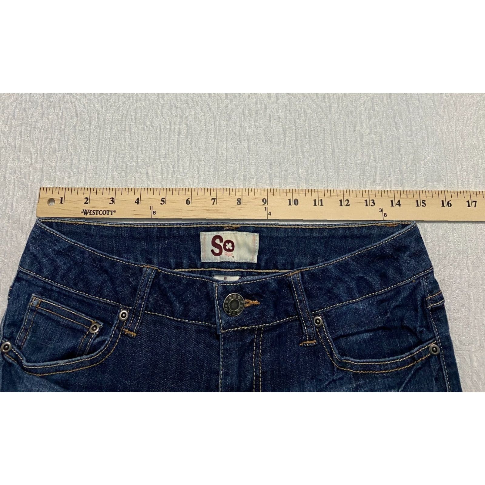 Vintage SO Capri Jeans Capri Juniors Size 5 Blue Distressed Embroidered Pockets Cuffed 29×17 Denim Cotton Polyester Spandex Lycra 5-Pocket Design Womens Girls Size ONE SIZE - 3 Thumbnail