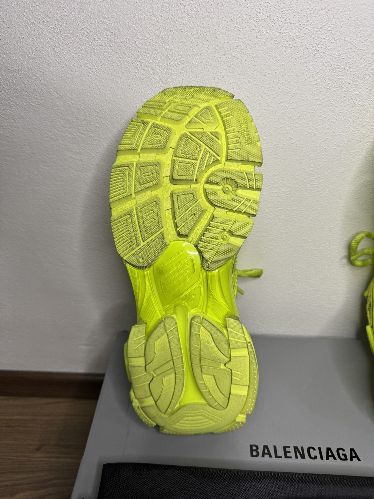 Balenciaga Balenciaga runner (FLUO) Size US 8 / EU 41 - 9 Thumbnail