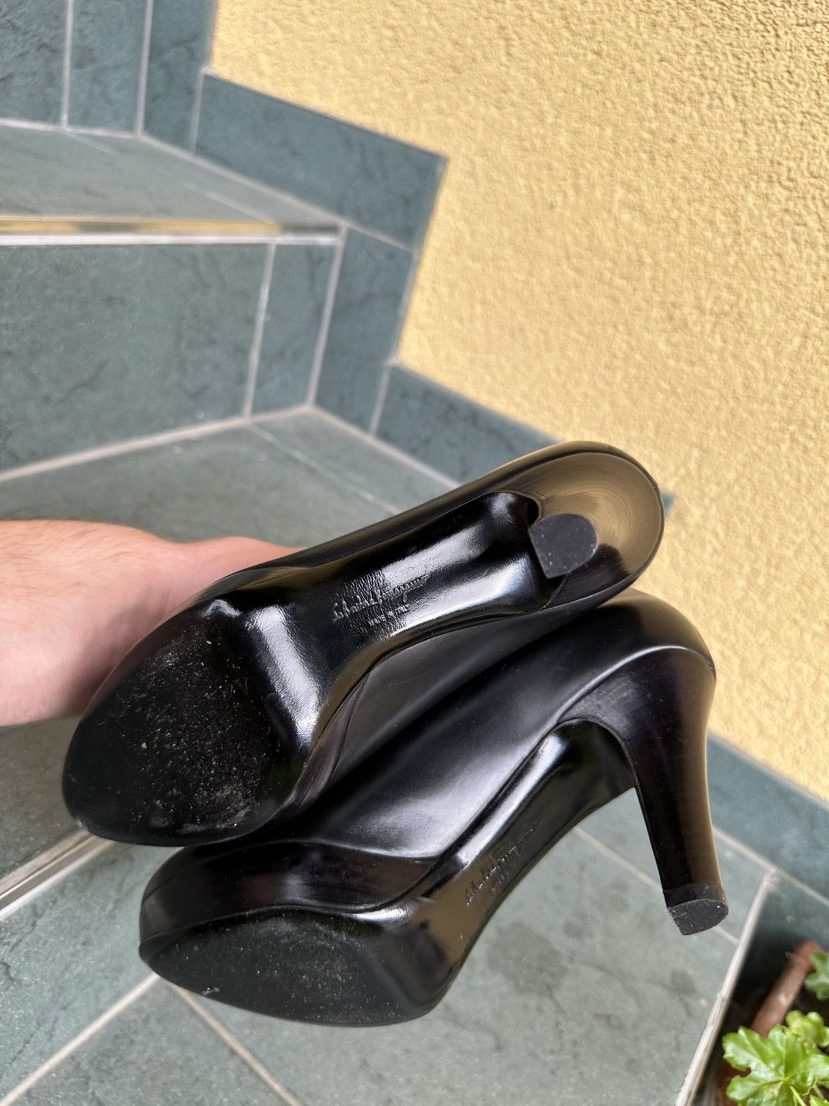 Salvatore Ferragamo Salvatore Ferragamo Heels Pumps Black Leather 5.5 size 36 Size US 5.5 / IT 35.5 - 11 Thumbnail