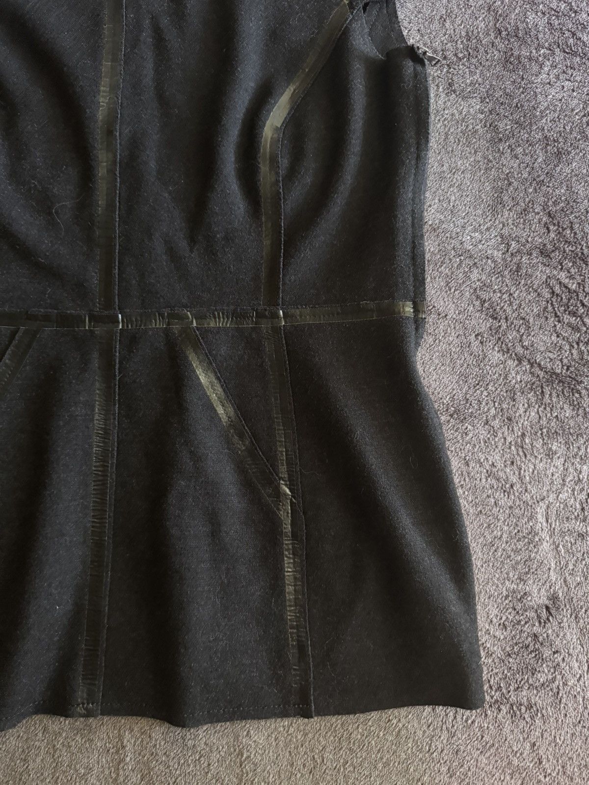 Prada Prada luxury wool blouses avant-garde Size M / US 6-8 / IT 42-44 - 4 Thumbnail