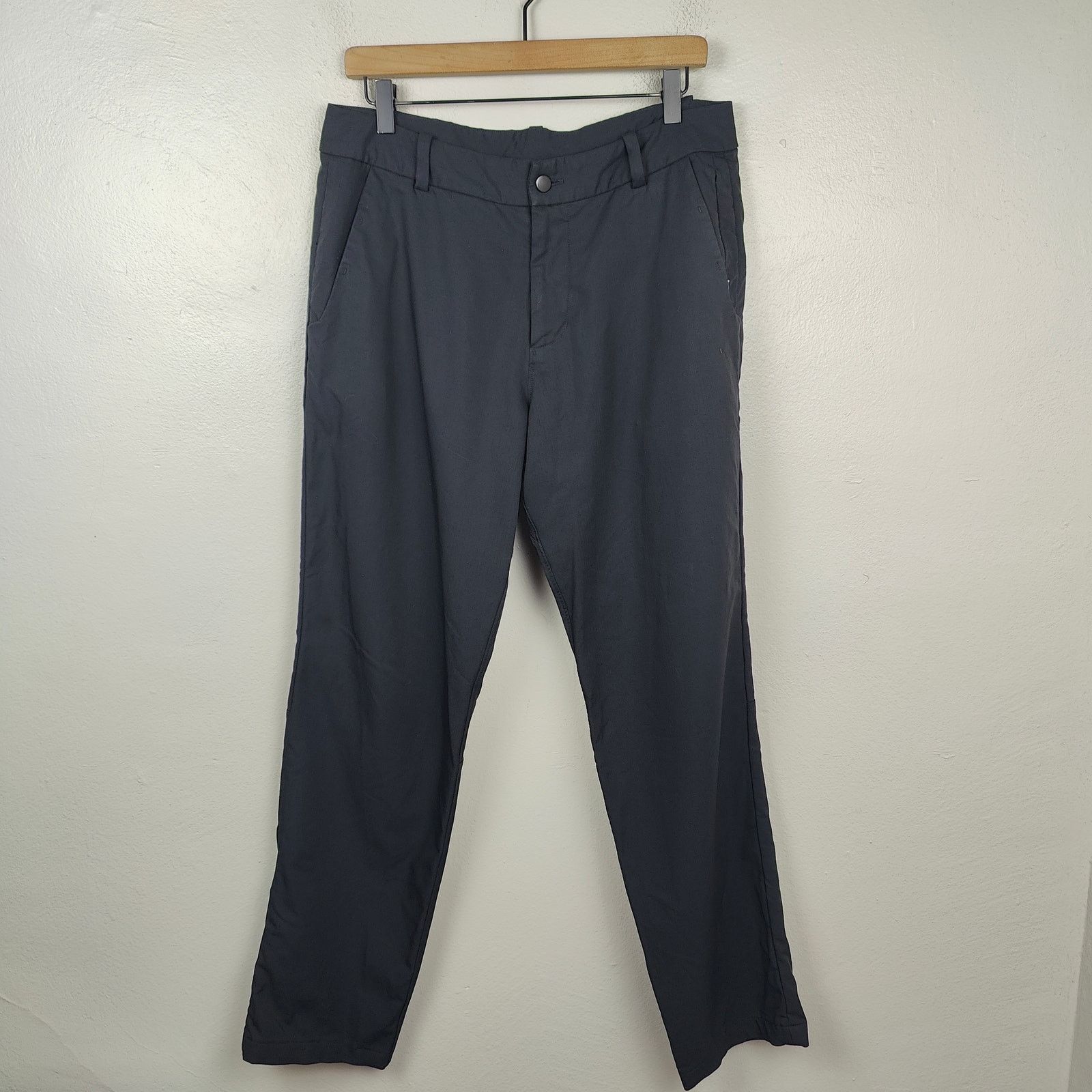 Lululemon Lululemon Commission Pants Mens 34 Black Lightweight Size US 34 / EU 50 - 1 Thumbnail