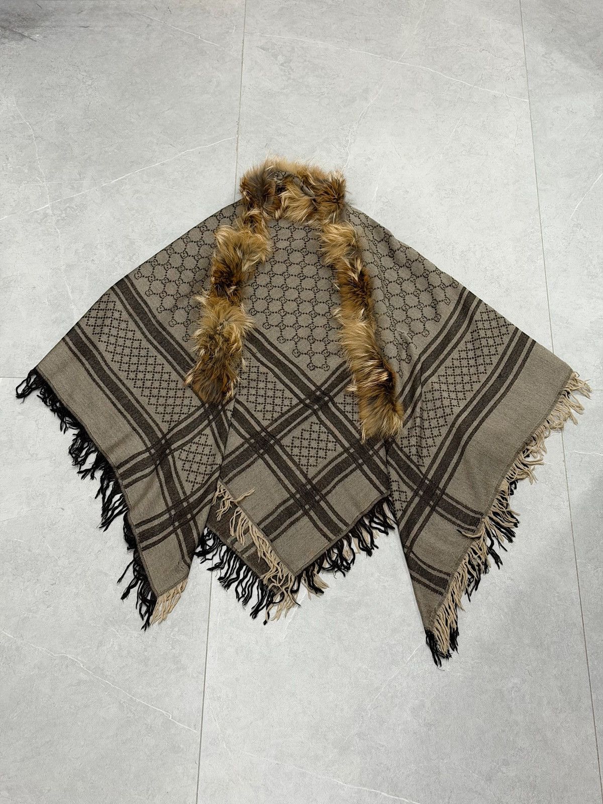 Gucci GUCCI 2007 Fur Monogram Scarf Frida Giannini Demna Nettspend Size ONE SIZE - 12 Thumbnail