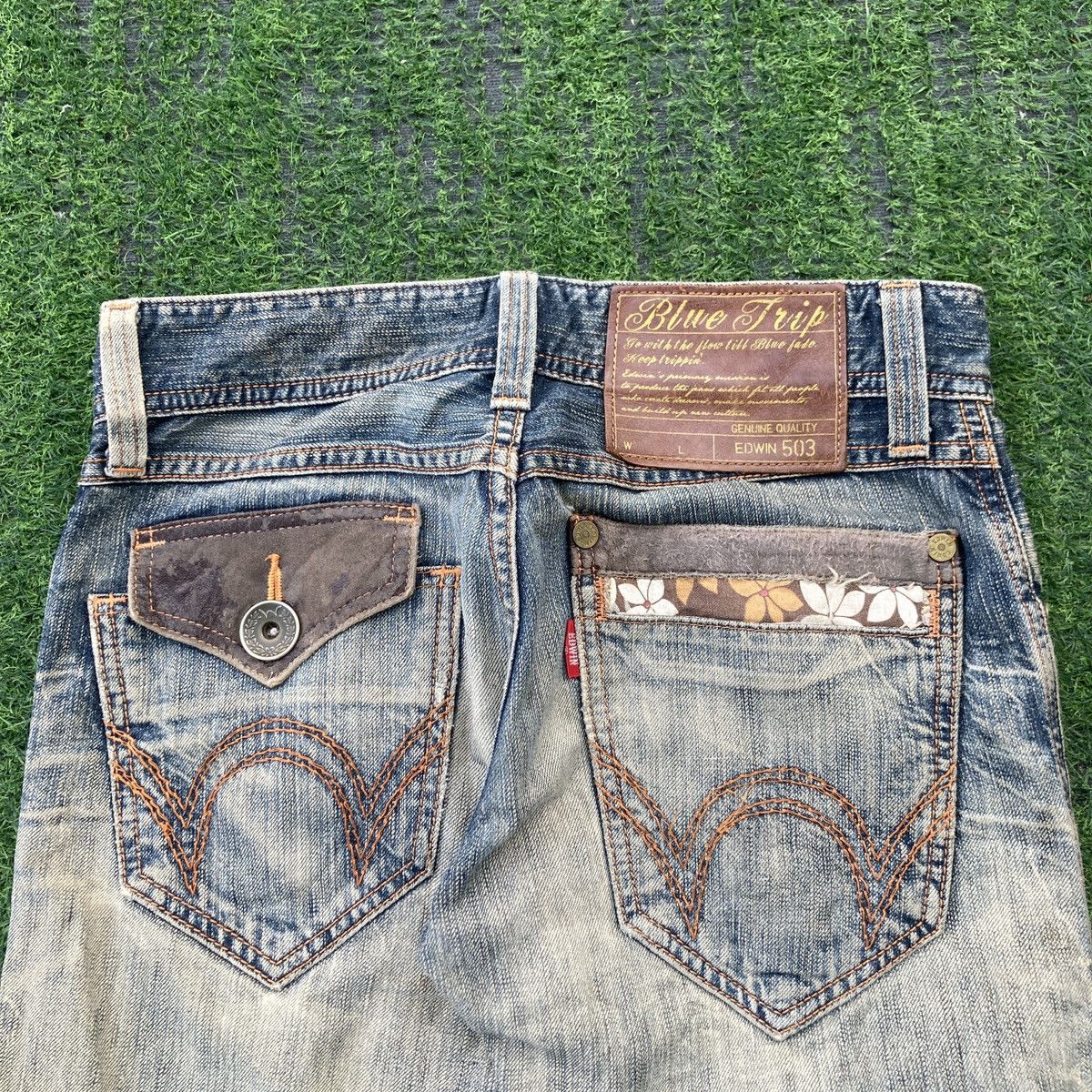 Edwin DISTRESSED EDWIN 503 FLARED JEANS Size US 29 - 11 Thumbnail