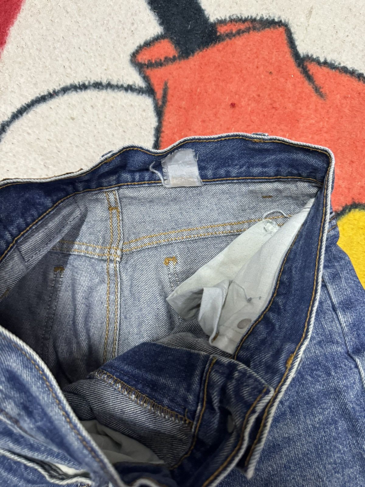 VINTAGE LEVIS 505 JEANS