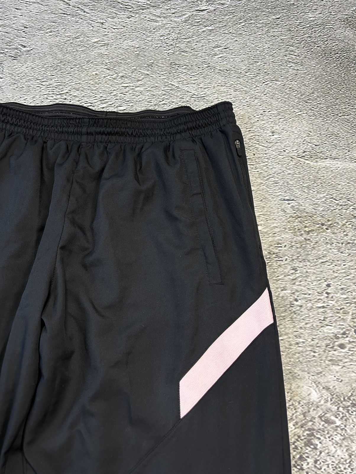 Nike × Vintage PSG Nike nylon black track pants small swoosh drill Y2K Size US 32 / EU 48 - 3 Thumbnail
