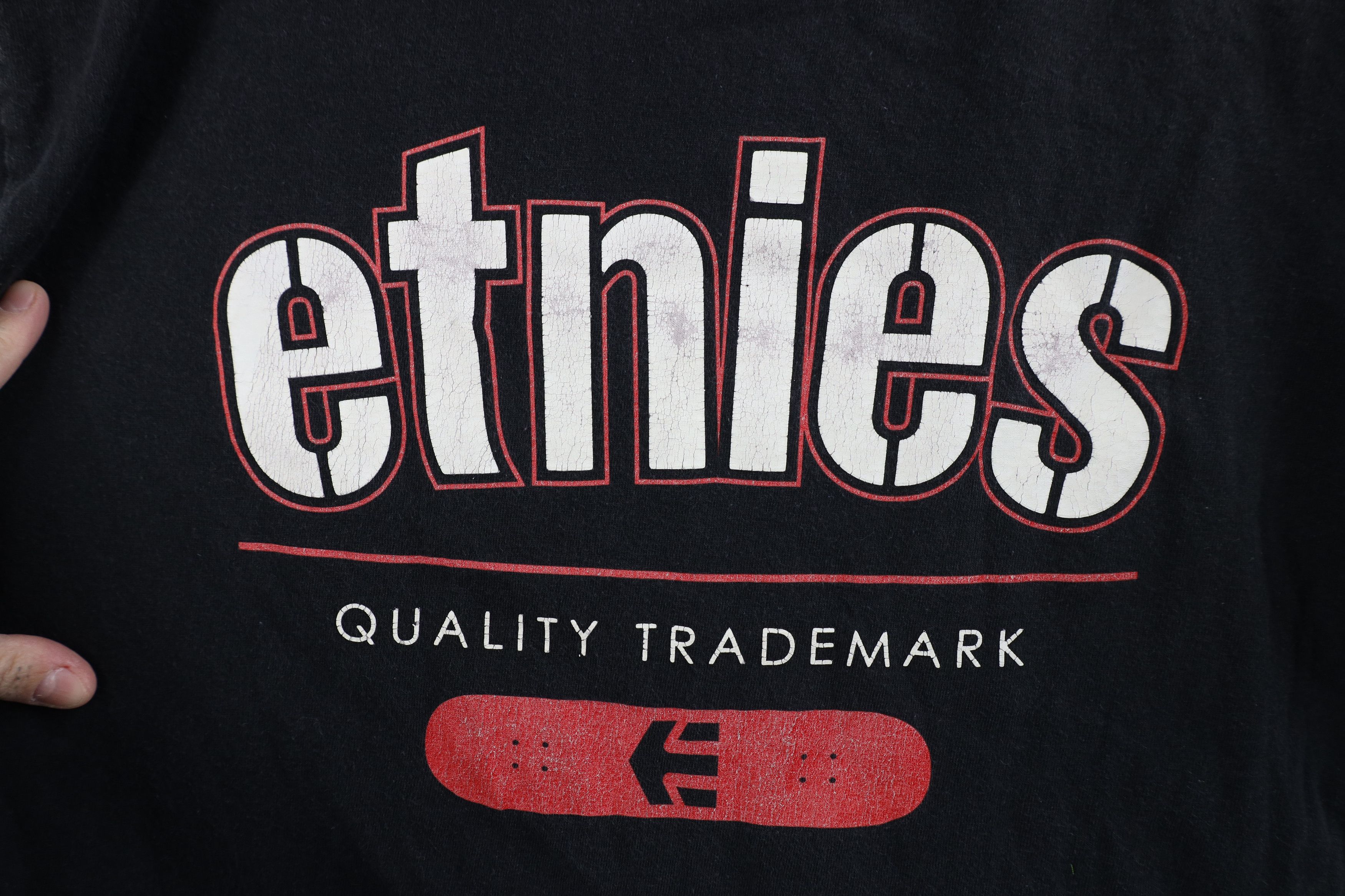 Etnies × Vintage Vintage Etnies Skateboarding Out Big Logo T-Shirt Black Size US L / EU 52-54 / 3 - 4 Thumbnail