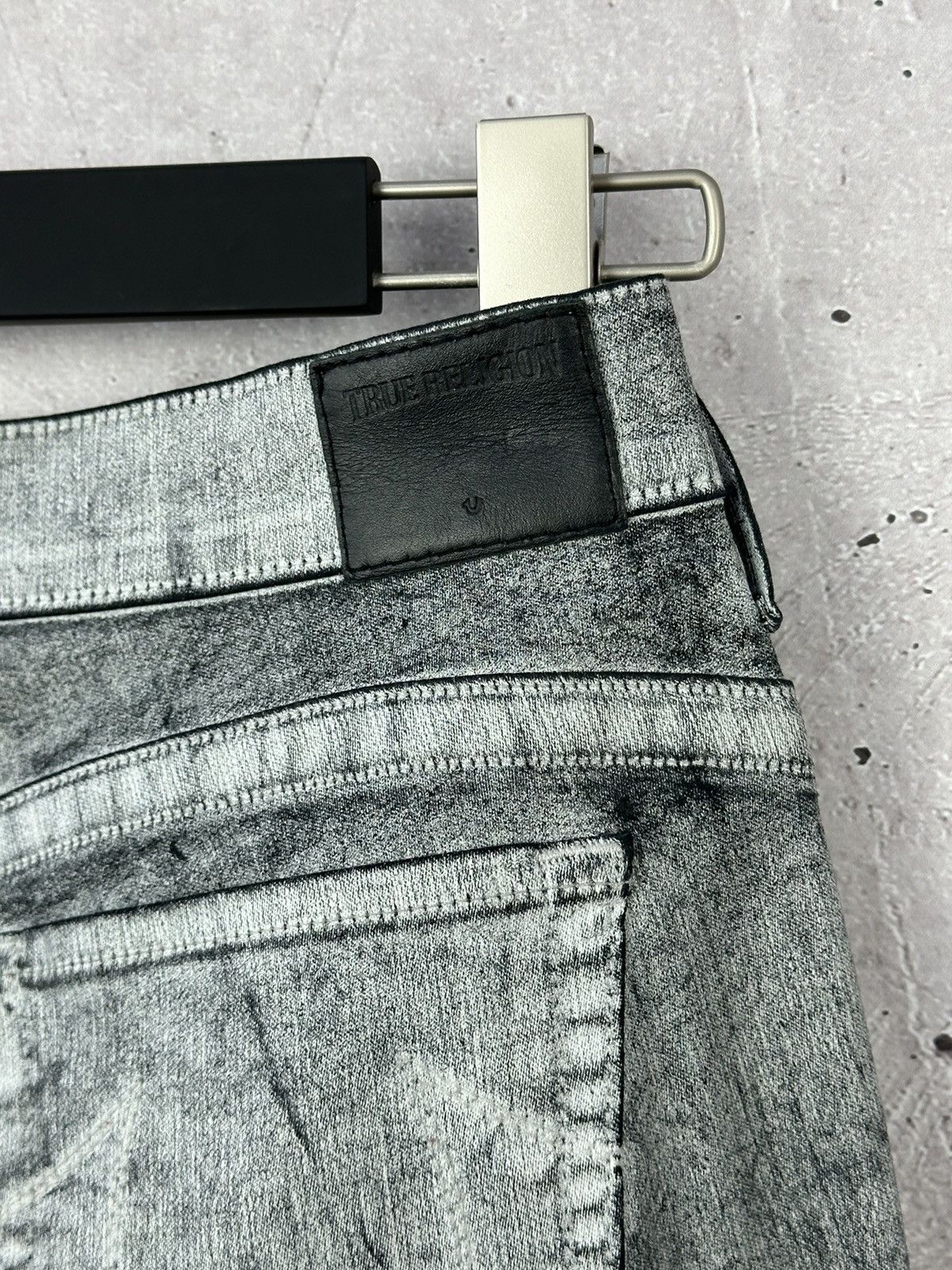 True Religion True Religion Chrissy Worn Paint Made in Italy Women’s Pants Size 28" / US 6 / IT 42 - 8 Thumbnail