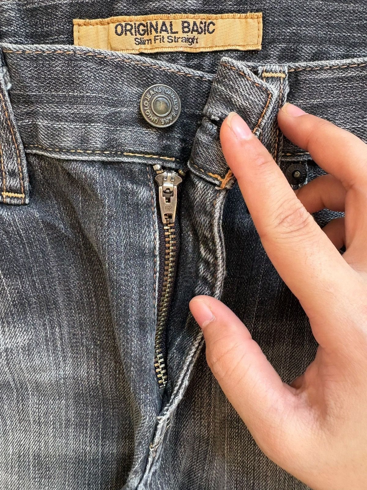 Uniqlo SALES🔥Vintage Uniqlo Faded Wash Distressed Loose Jeans Size US 28 / EU 44 - 3 Thumbnail