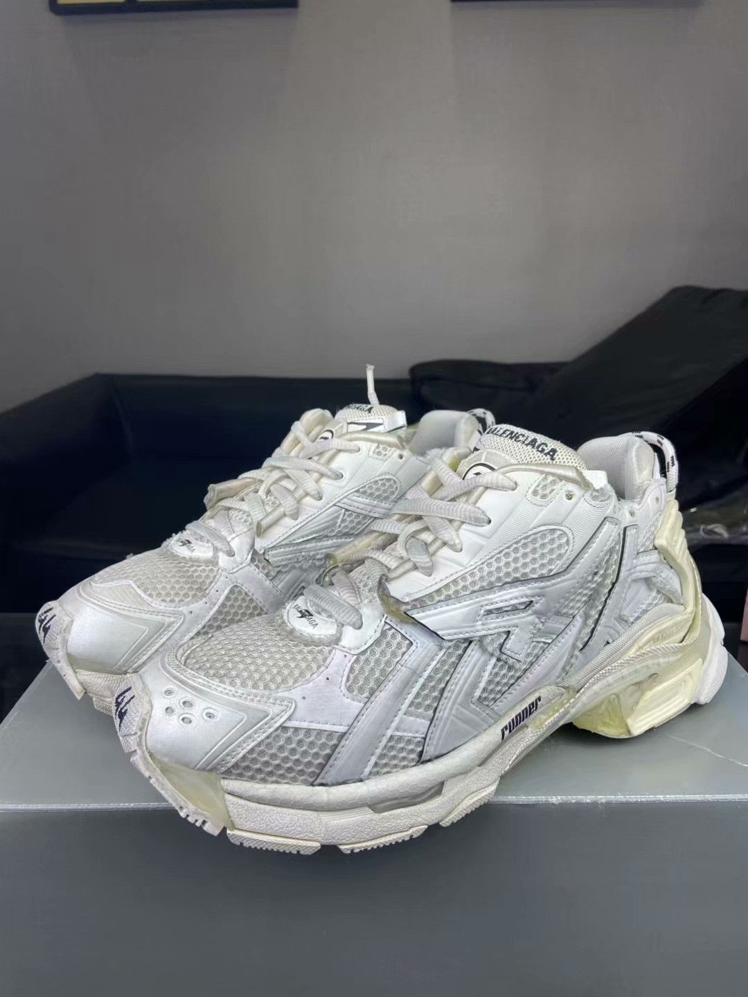 Balenciaga Balenciaga Running White Lowtop Sneakers 44 Men Size US 10.5 / EU 43-44 - 1 Thumbnail