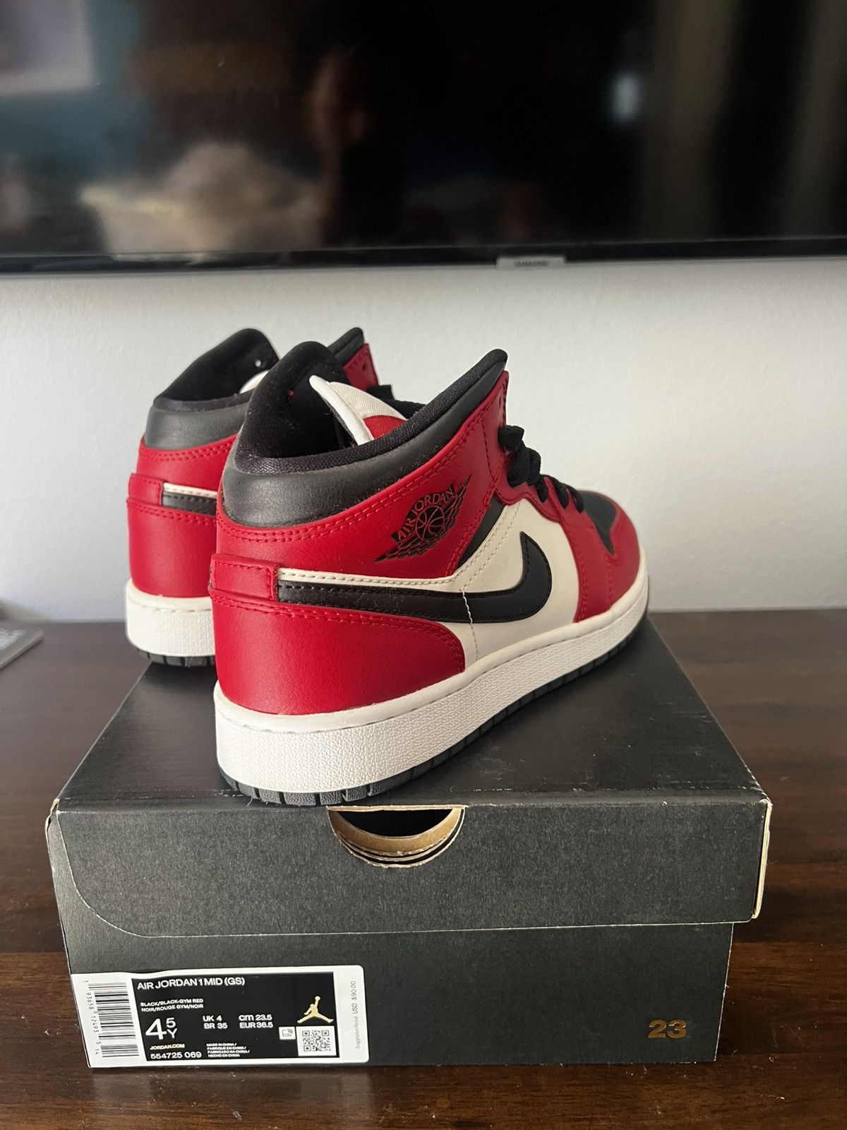 Jordan Brand Air Jordan 1 Mid (GS) Black/Black-Gym Red size 4.5Y Size US 6 / IT 36 - 4 Thumbnail