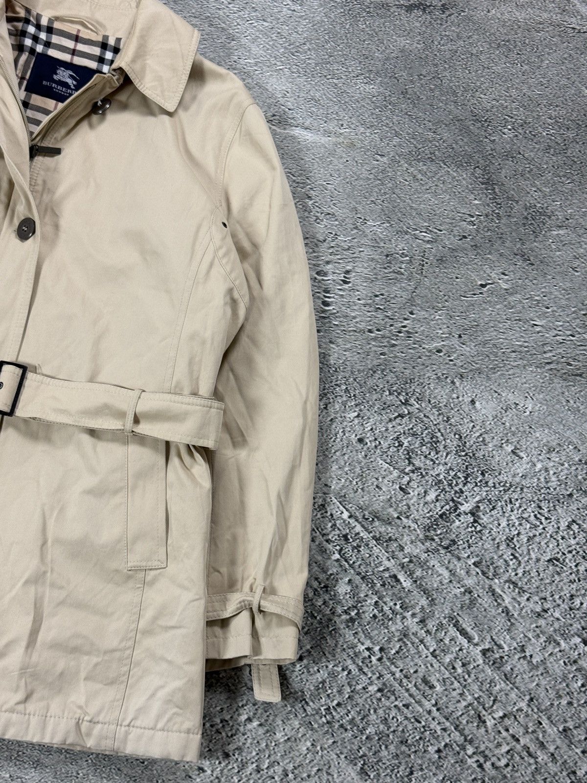 Burberry Burberrys trench coat beige wool lining vintage nova check Size US M / EU 48-50 / 2 - 3 Thumbnail