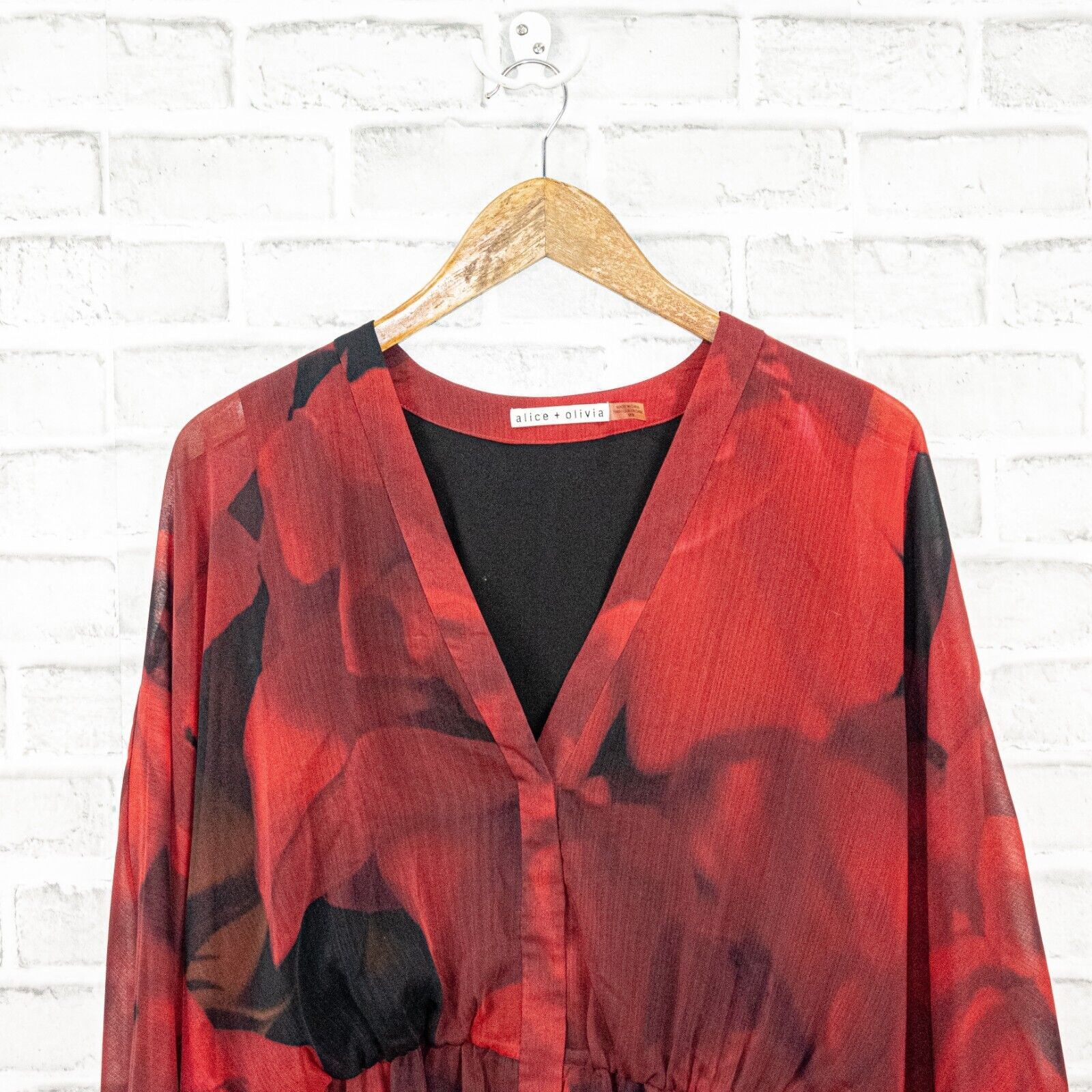 Alice + Olivia Alice + Olivia Women's V-neck Blouse Red Black Rose Medium Size M / US 6-8 / IT 42-44 - 7 Thumbnail