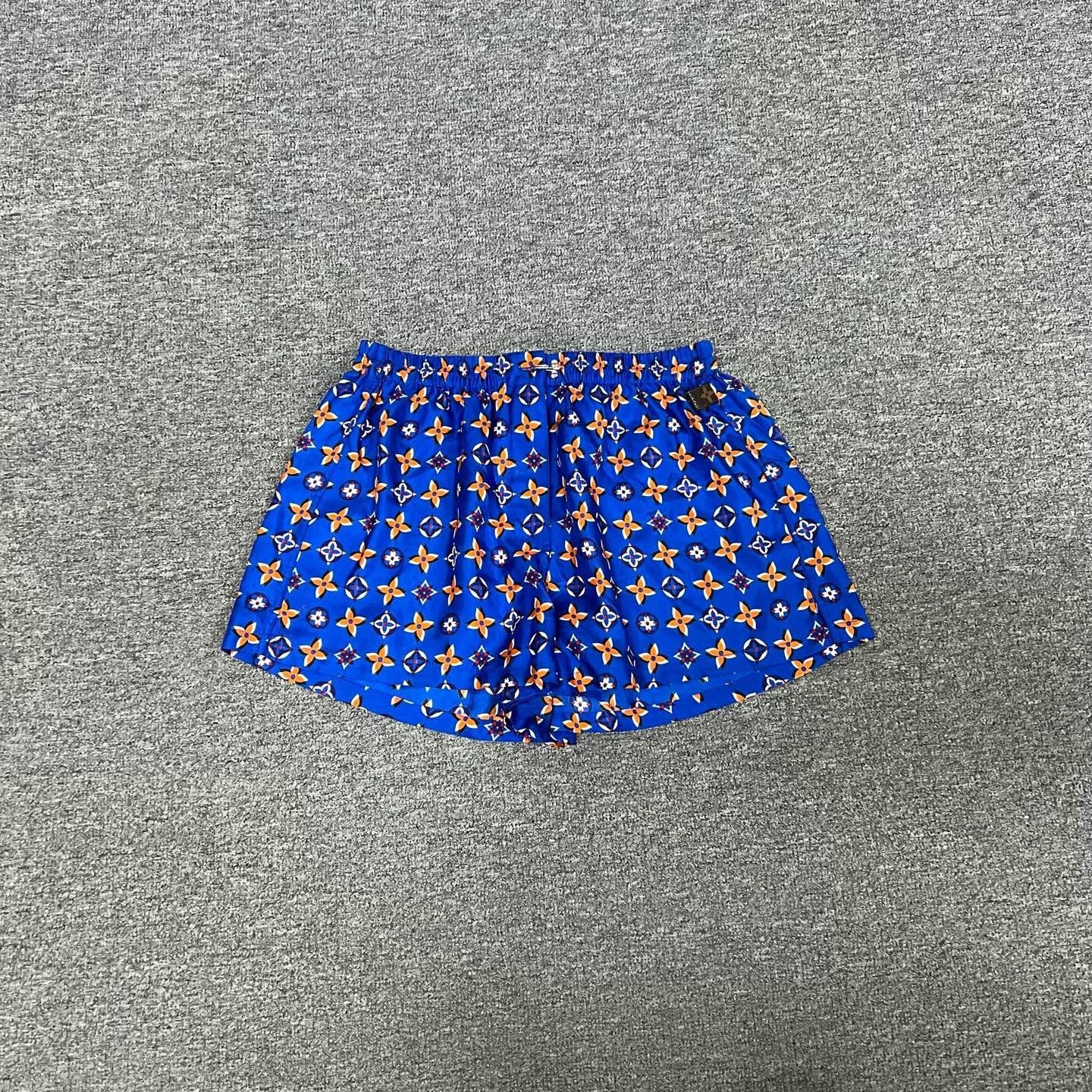 Louis Vuitton Louis Vuitton Monogram Silk Casual Shorts Size 36" / US 14 / IT 50 - 1 Thumbnail
