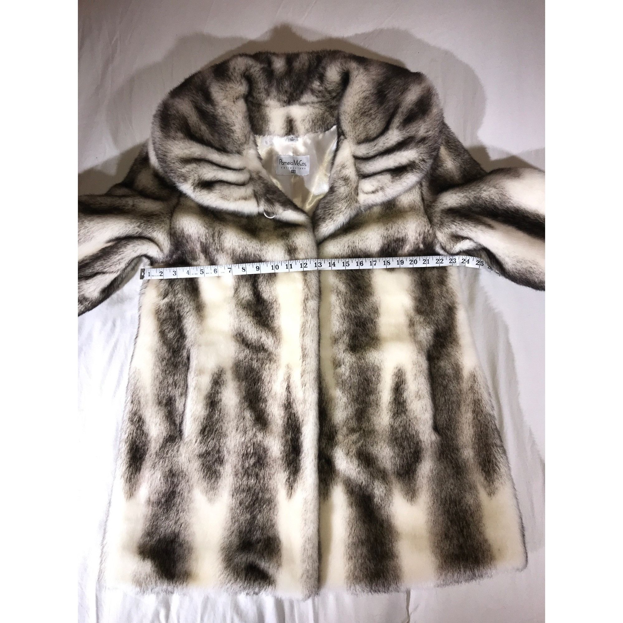 Designer Pamela McCoy Womens Grey & White Faux Fur Coat Size M / US 6-8 / IT 42-44 - 6 Thumbnail