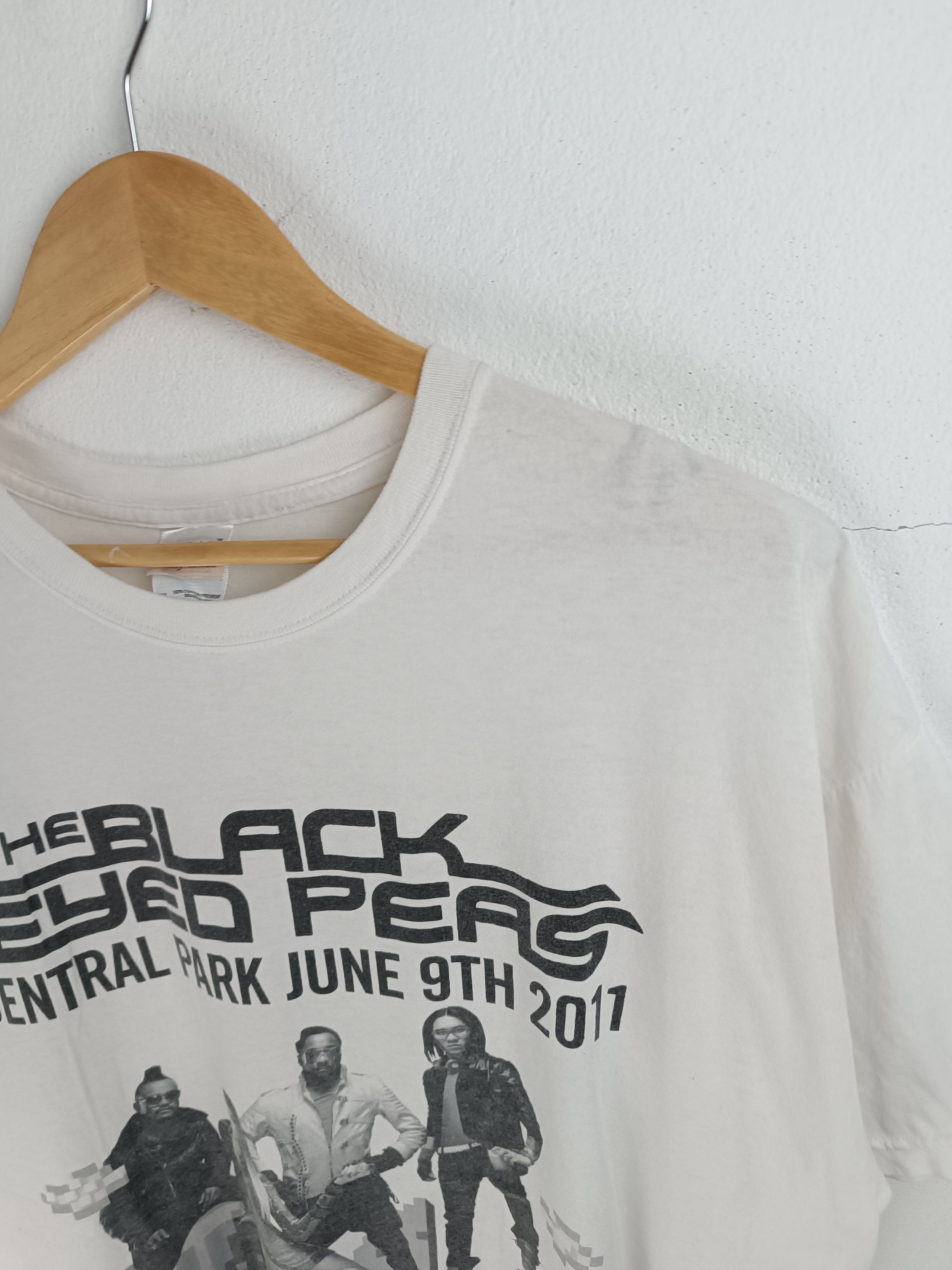 Rap Tees VINTAGE 2011 THE BLACK EYED PEAS C.PARK usher guetta wyclef Size US XL / EU 56 / 4 - 9 Thumbnail