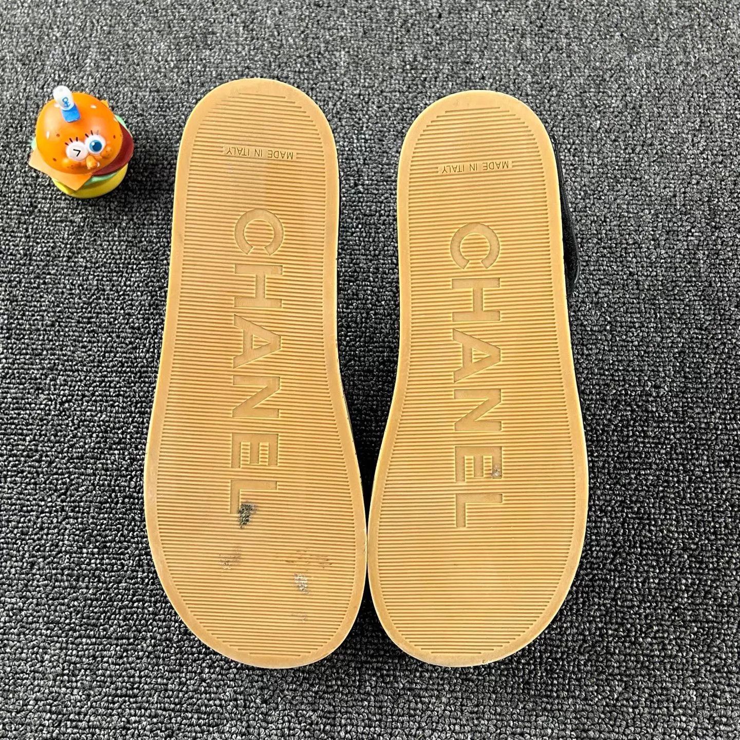 Chanel Chanel Black Woven Gold Logo Sandals EUR 38 Size US 7.5 / IT 37.5 - 6 Thumbnail