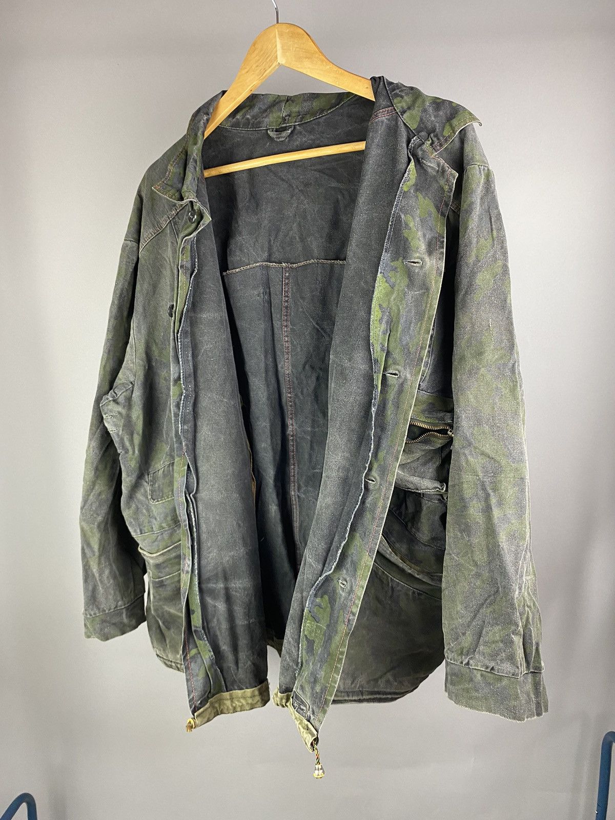Vintage Rare Vintage Distressed Camo Hunting Jacket – Multi-Pocket Size US L / EU 52-54 / 3 - 13 Thumbnail