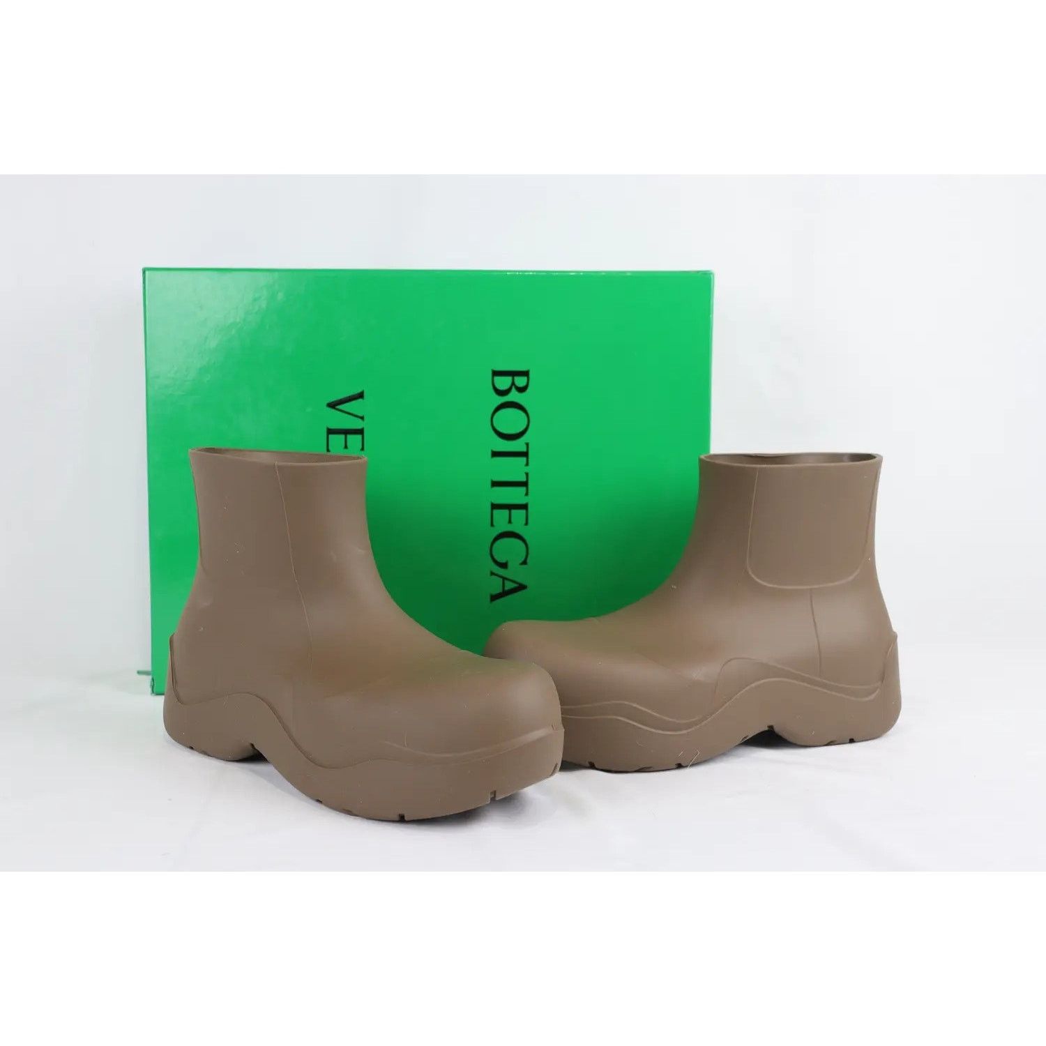 Bottega Veneta o1rshd1 Q:4 / Puddle Ankle Boot Matt Rubber Jute Brown Size US 9 / EU 42 - 1 Thumbnail