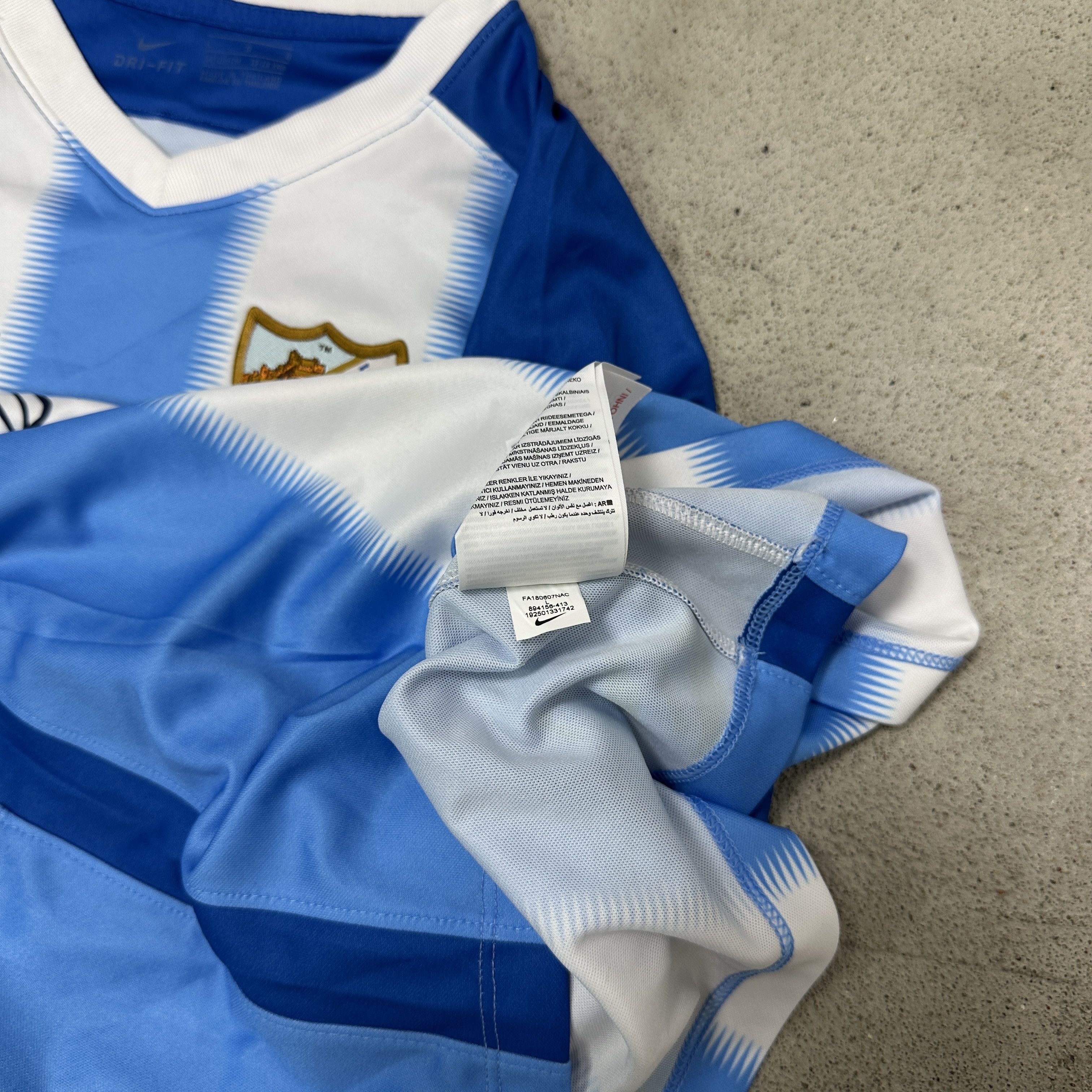 Nike Vintage Sporty Babytee Nike Malaga CF 18/19 Jersey Y2K Size US XS / EU 42 / 0 - 4 Thumbnail