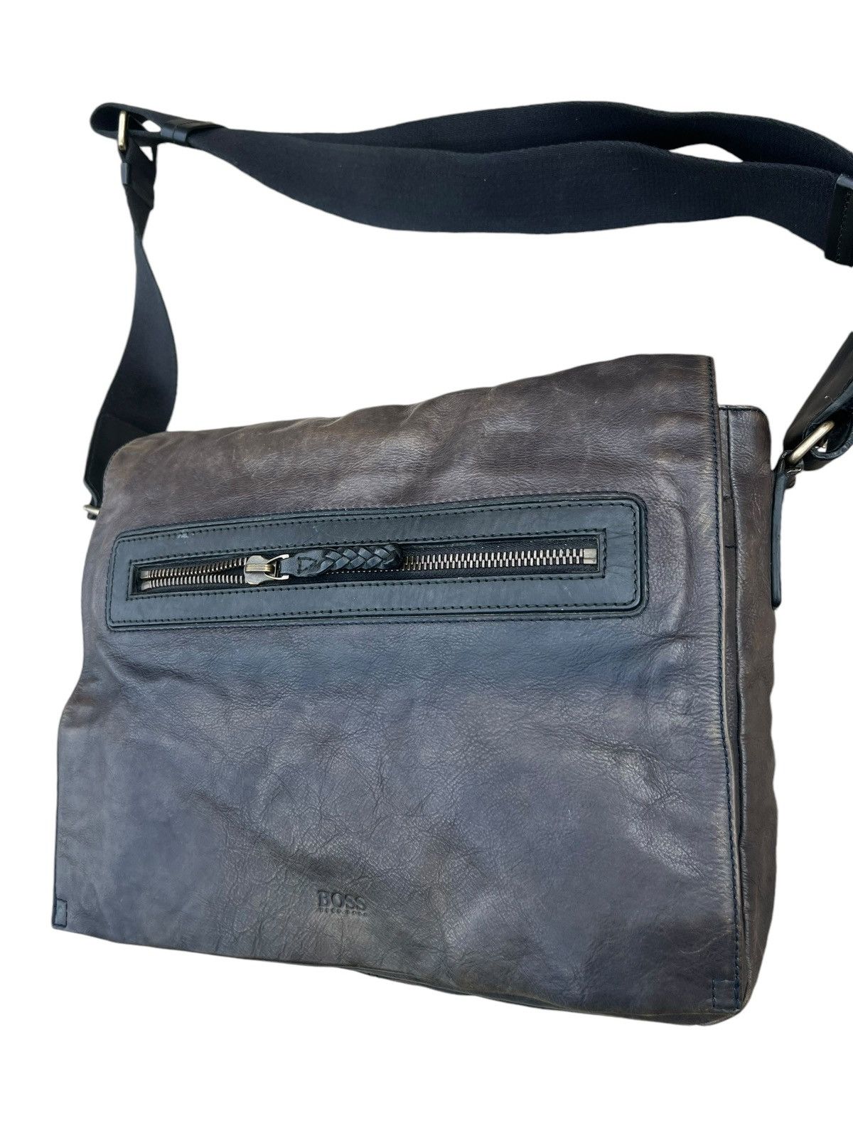 Hugo Boss × Leather Hugo Boss Fade Patina Leather Heavy Messenger Bag Size ONE SIZE - 8 Thumbnail