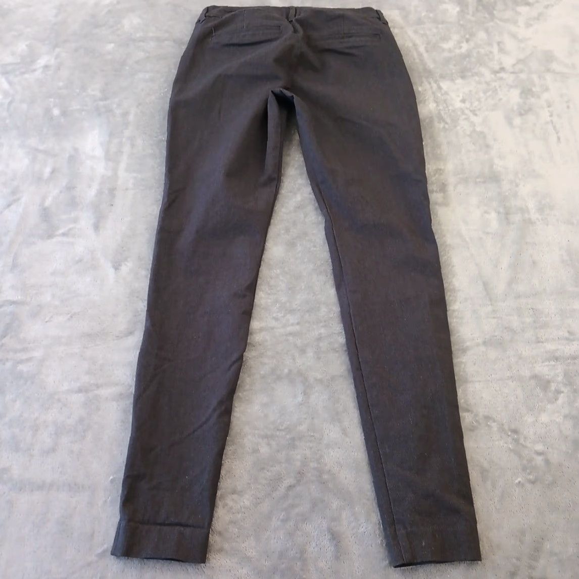 Old Navy Old Navy Pixie Pants Womens Size 4 Gray Ankle Skinny Pockets 28x29 Mid Rise Regular Inseam 29 in Cotton Blend Shirt? Size 27" / US 4 / IT 40 - 7 Thumbnail