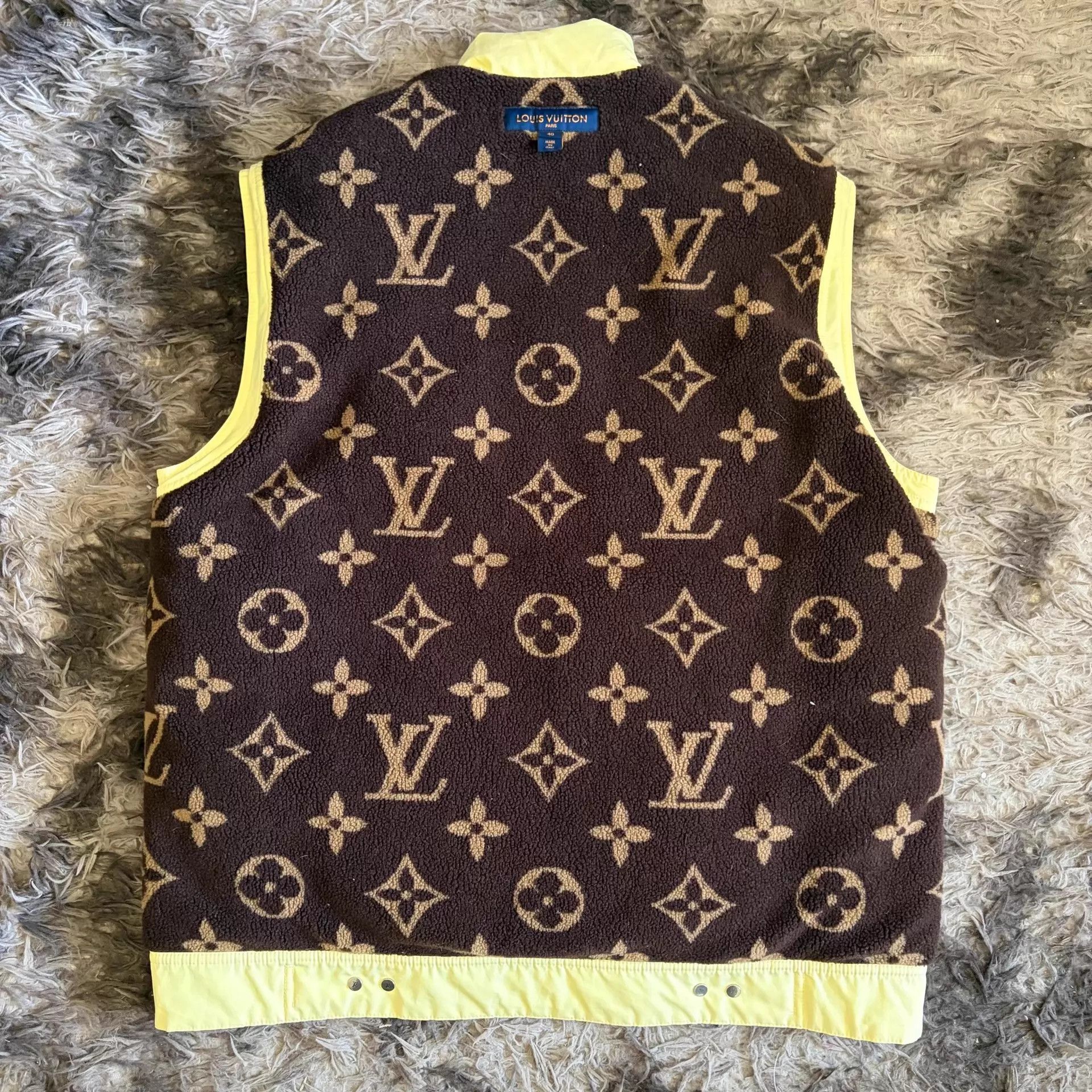 Louis Vuitton LV full print yellow lining puffer vest size 40 Size M / US 6-8 / IT 42-44 - 4 Thumbnail