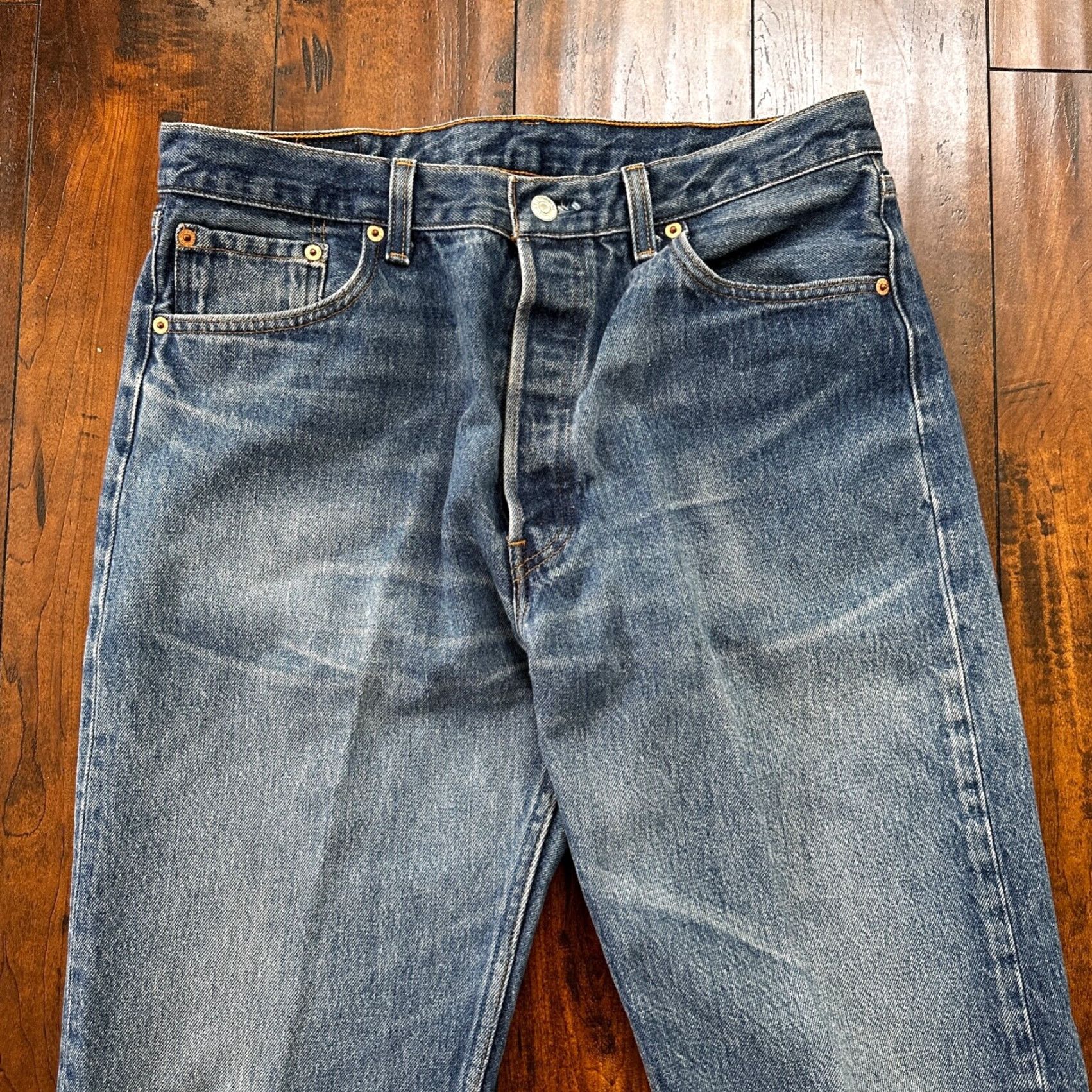 Levi's VINTAGE Levi's 501 Jeans 36x36 Blue Light Wash Straight 90s Mens Size US 36 / EU 52 - 2 Thumbnail