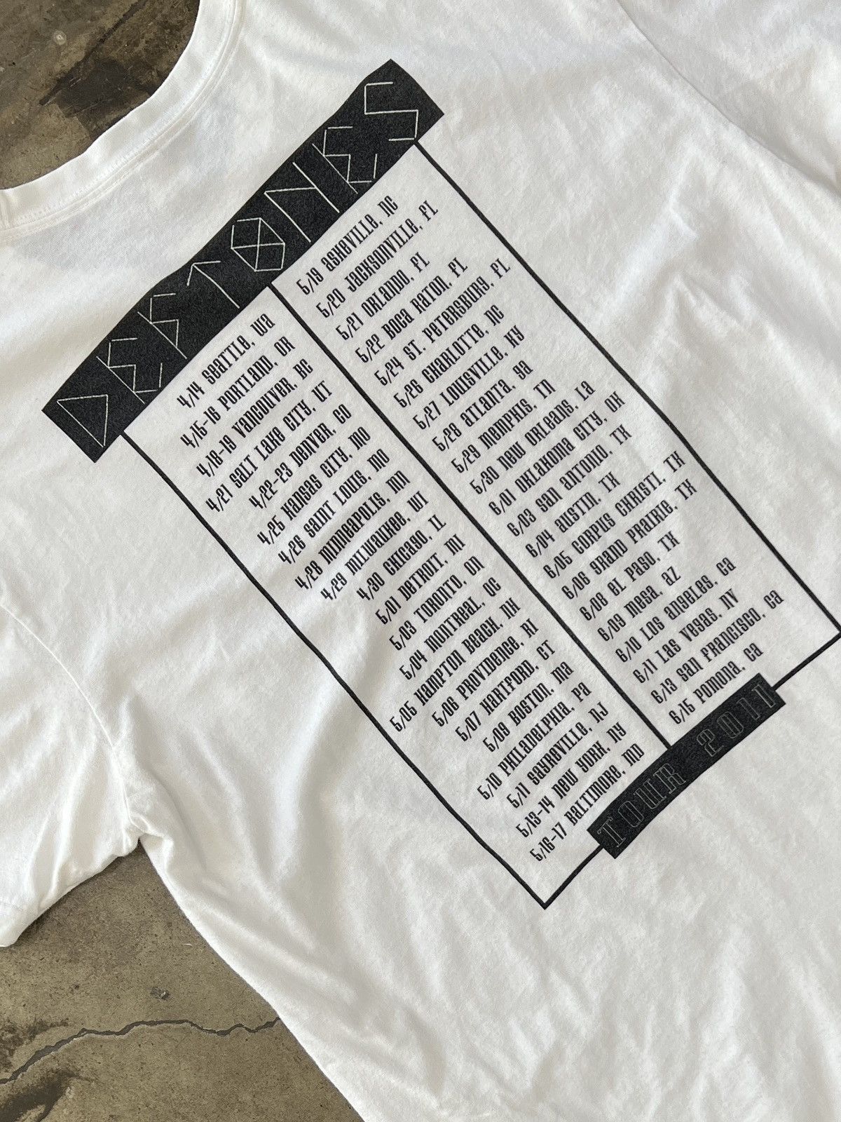 Band Tees Deftones Half Moon Tour Band Tee Large Size US L / EU 52-54 / 3 - 4 Thumbnail